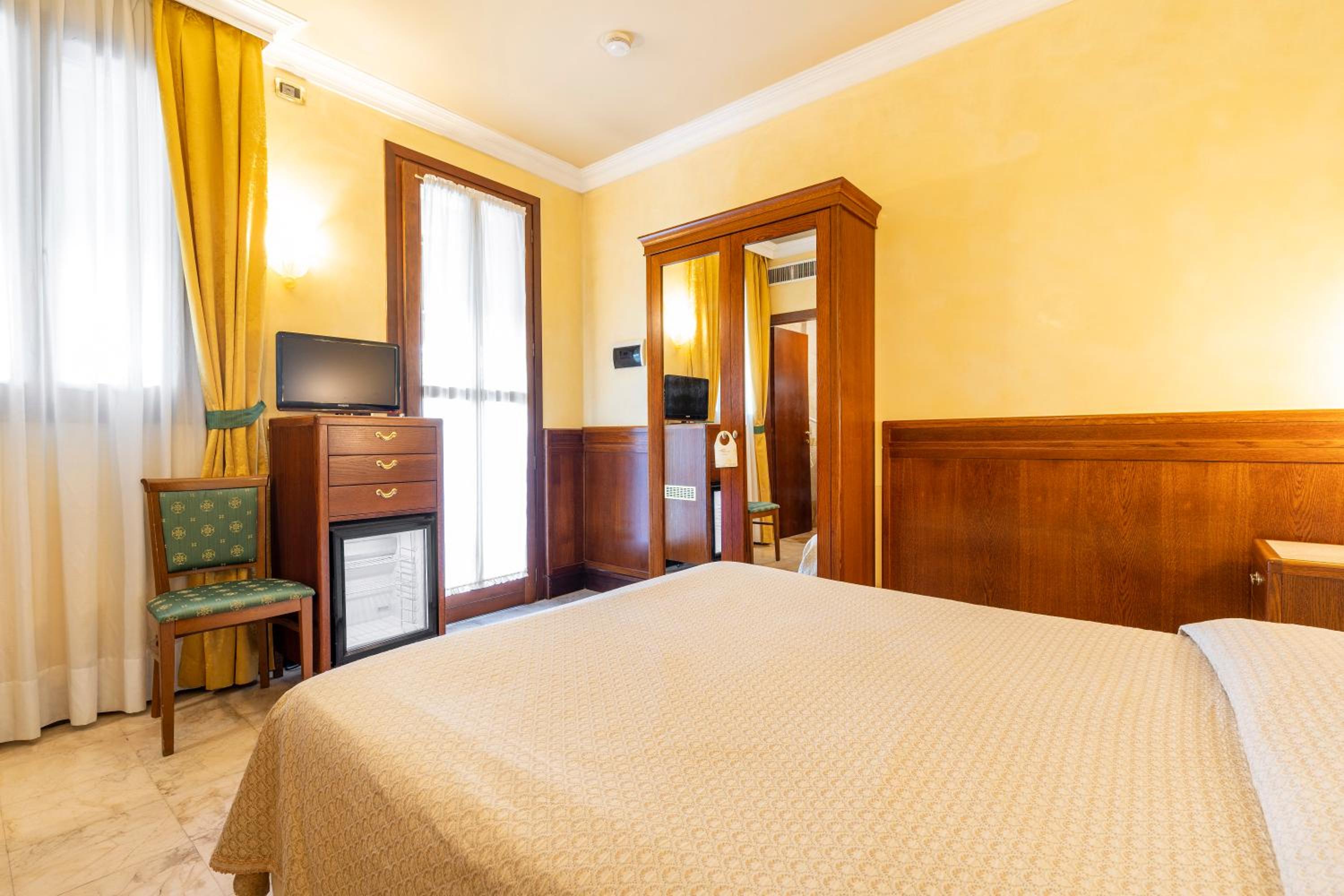 Economy Double Room - Photo 2