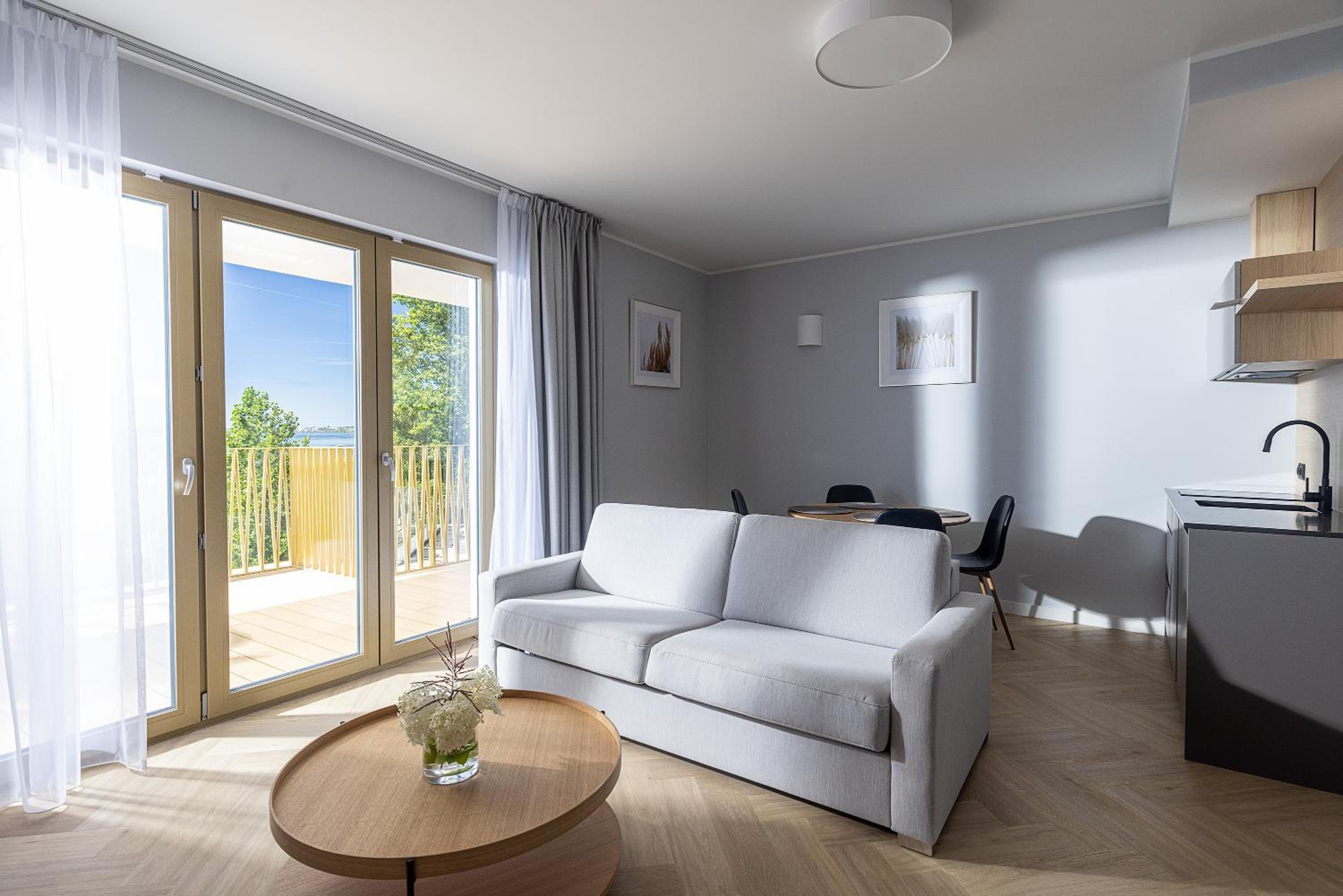 Apartment with Balcony - Photo 6