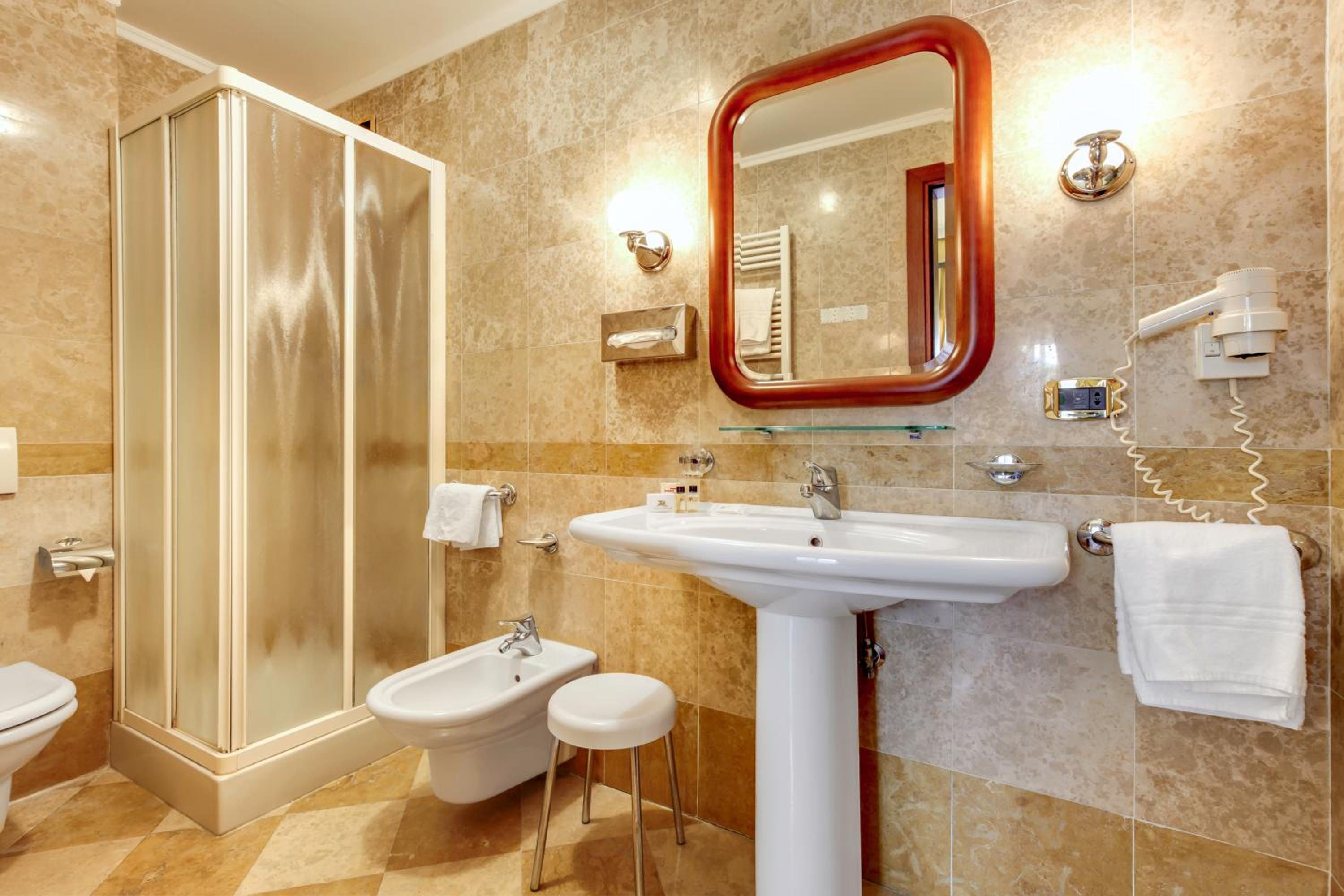 Double or Twin Room - Photo 2
