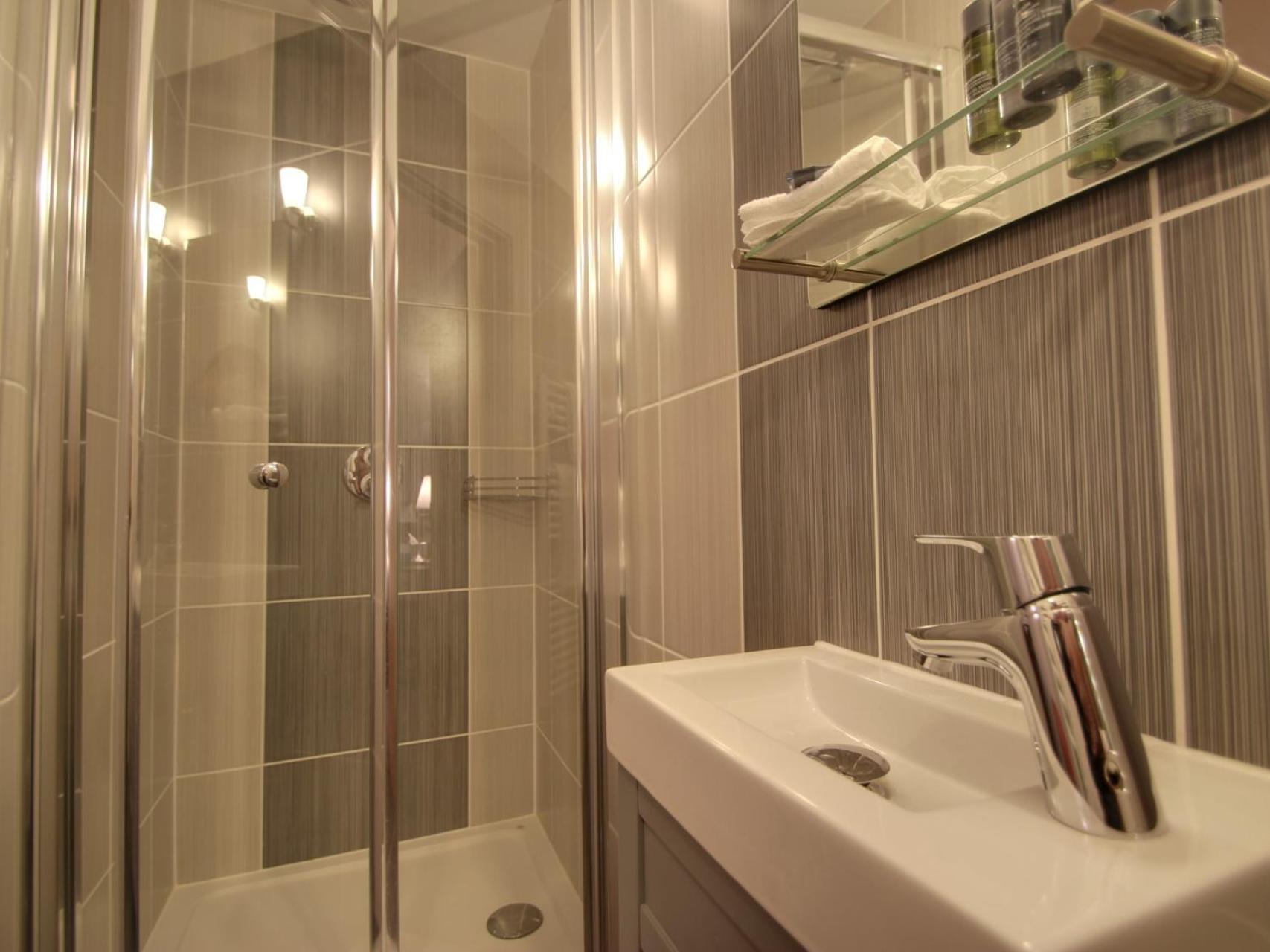 Standard Single Room with Shower photo 2