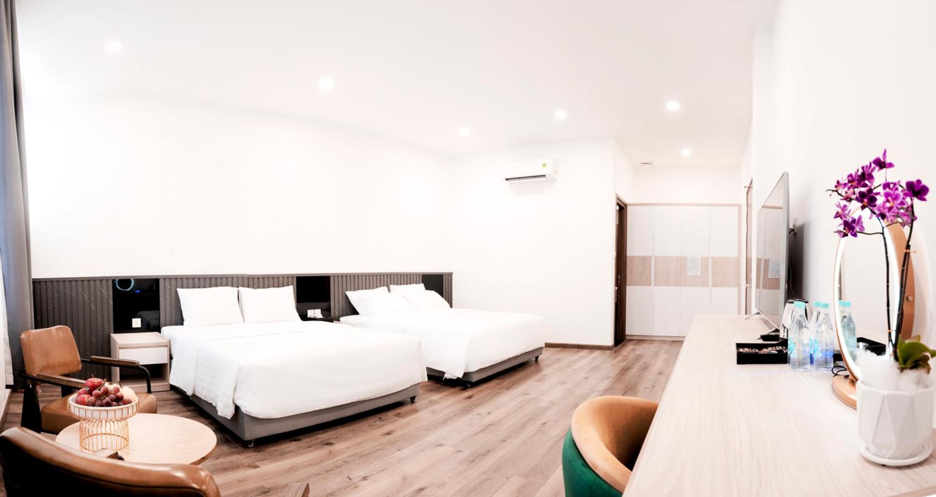 Deluxe Family Room