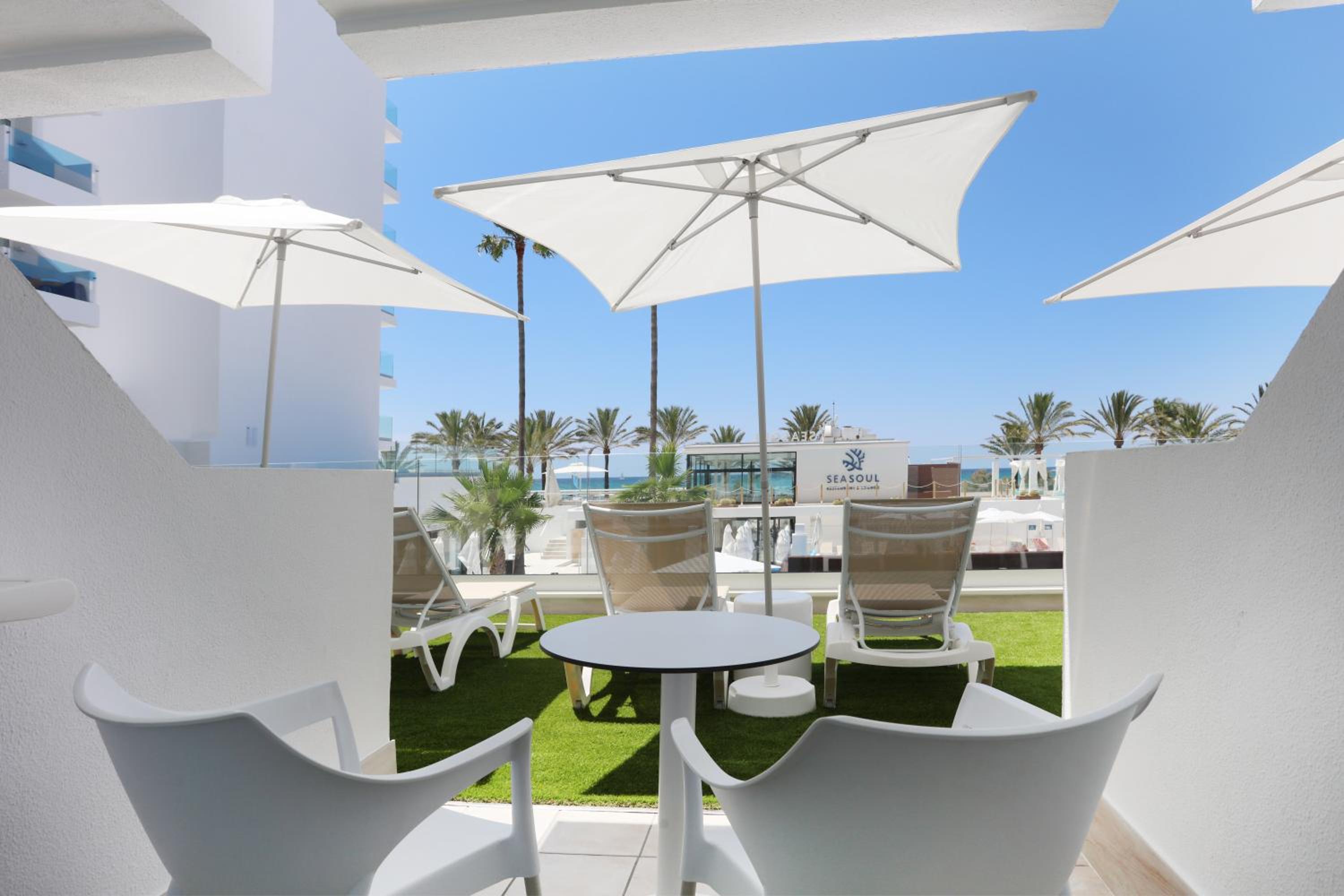 Double Pool View Premium Terrace - Photo 4