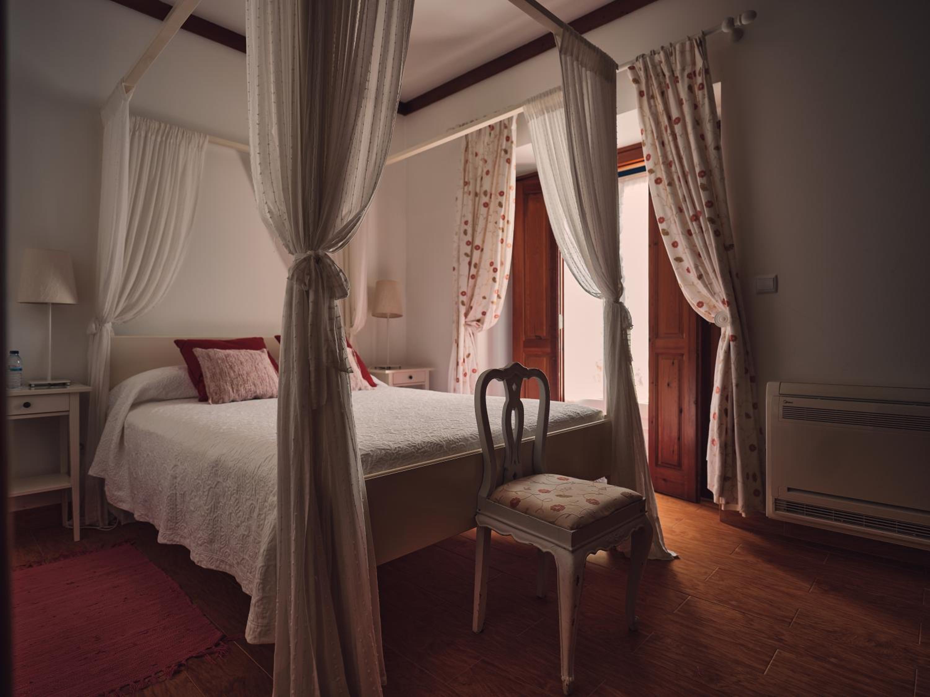 Double Room - Photo 2