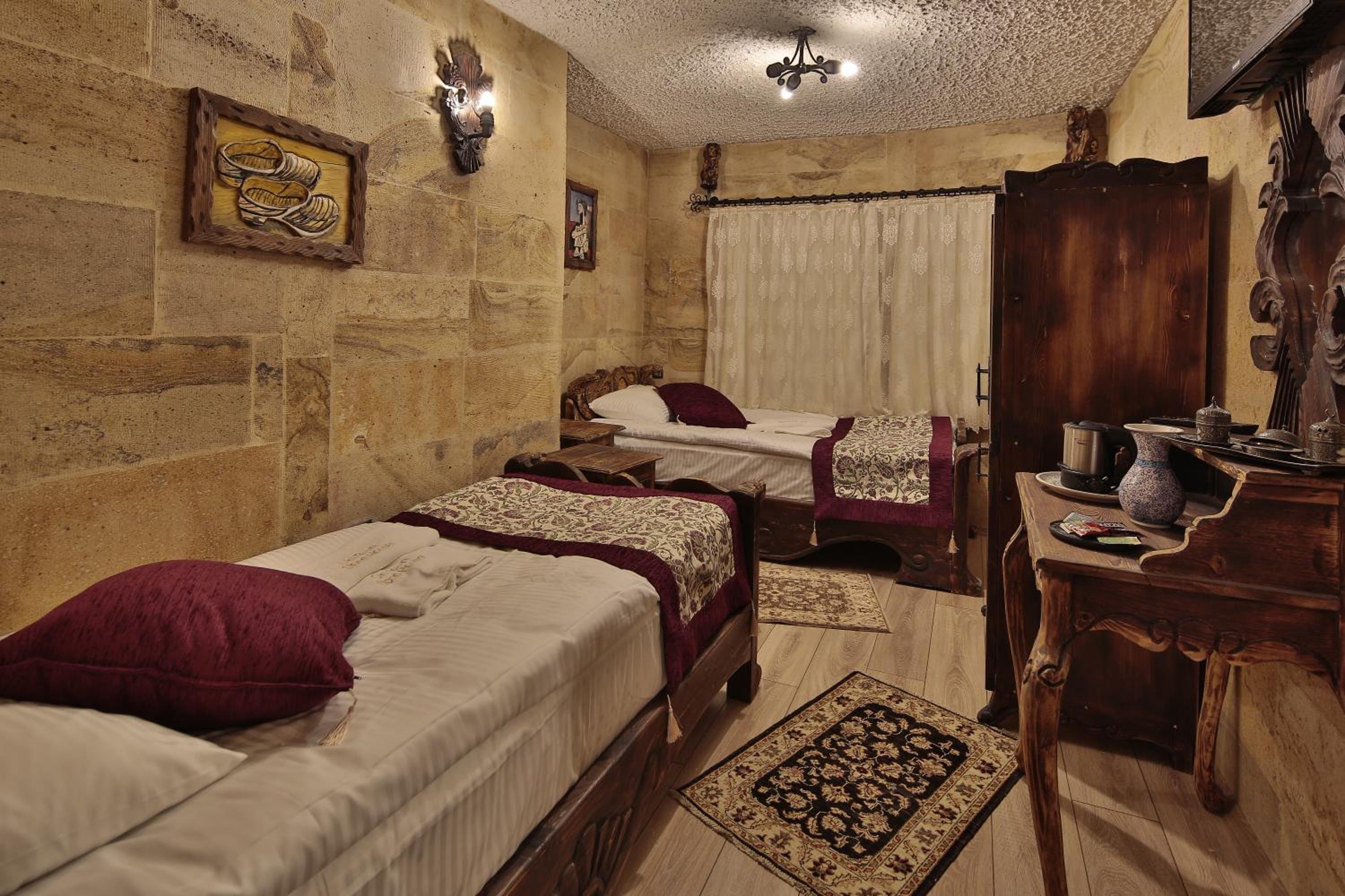Standard Twin Room - Photo 1