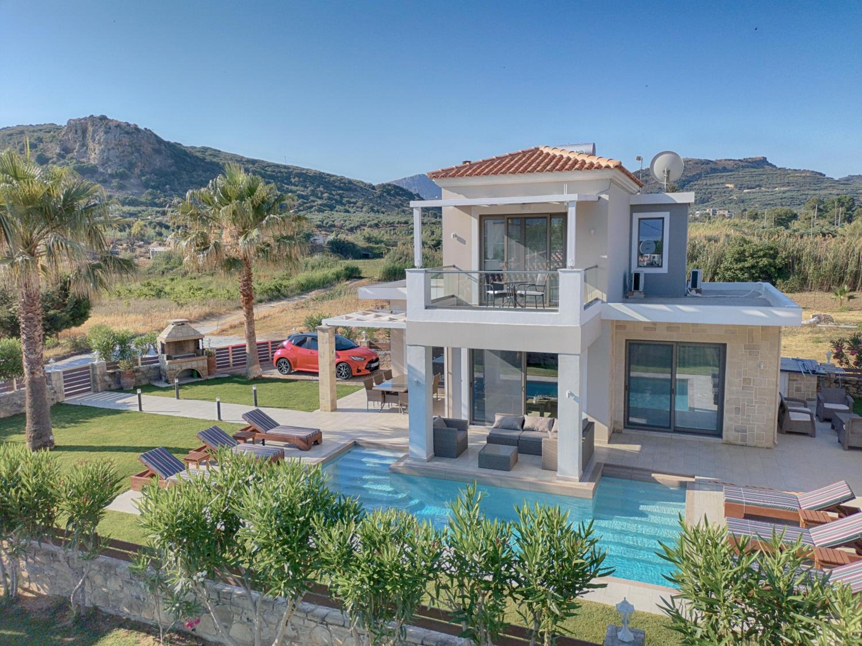 Three-Bedroom Villa with Private Pool photo 3