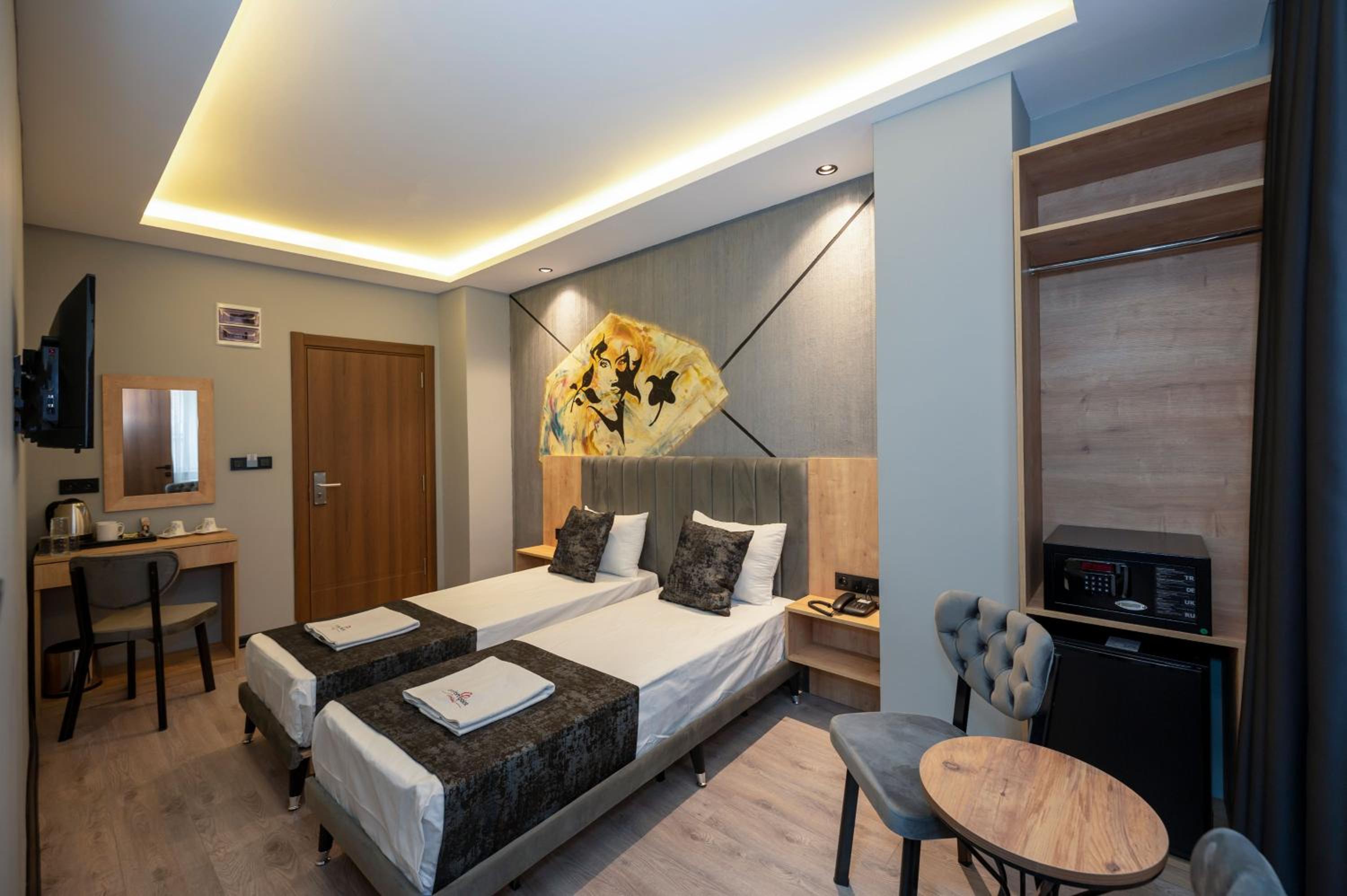 Deluxe Twin Room photo 2