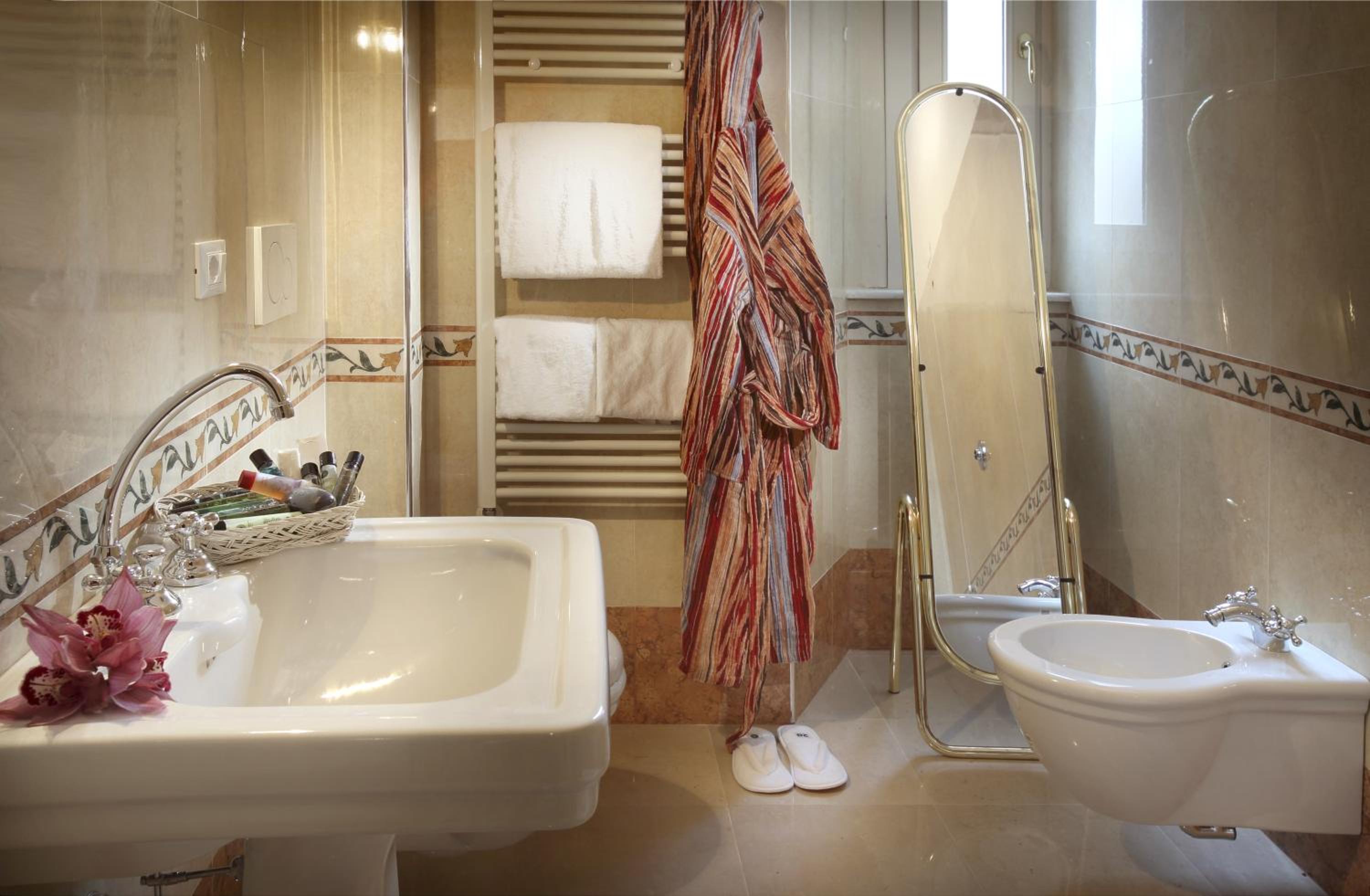 Superior Double or Twin Room - Photo 4