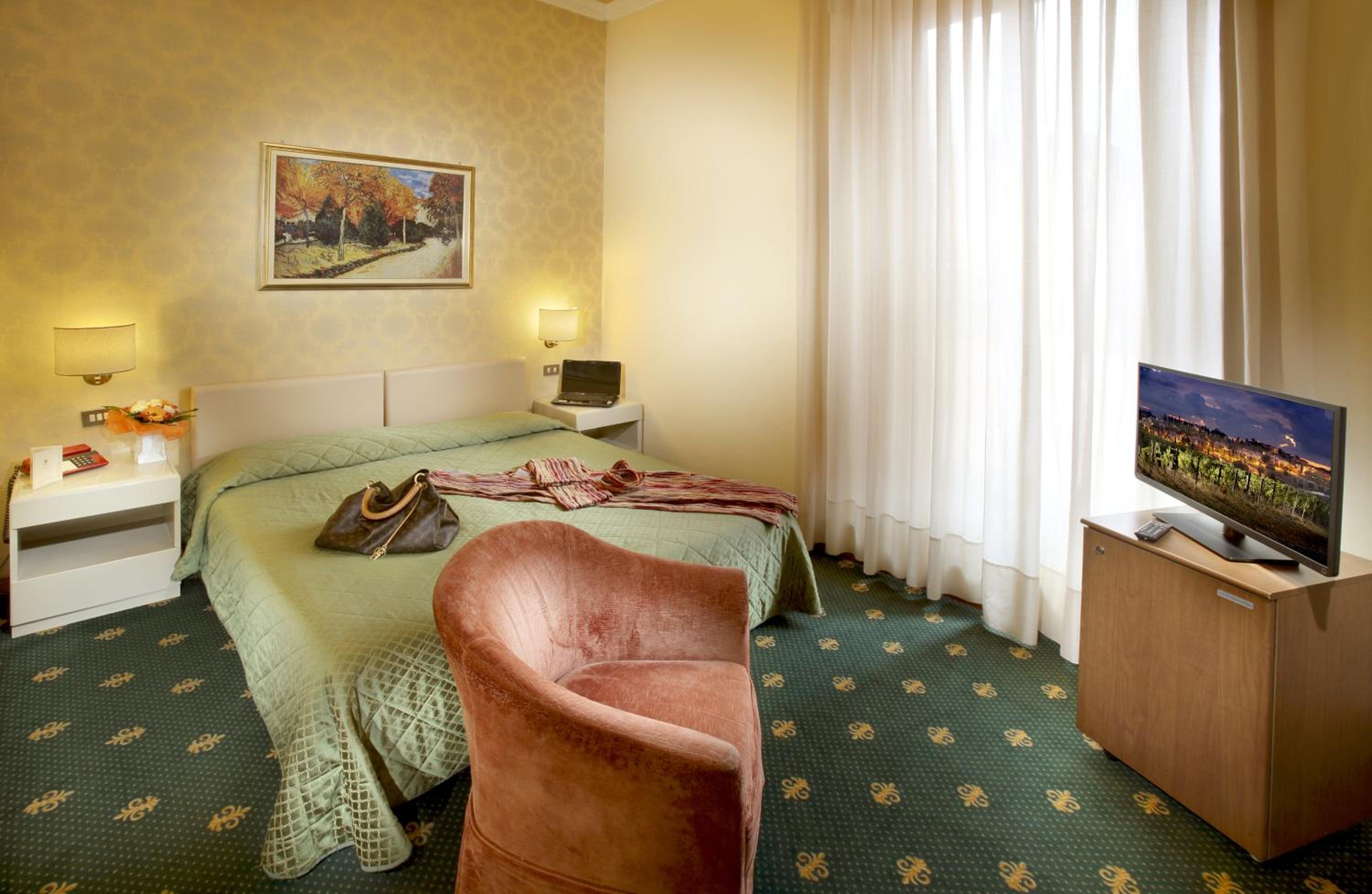 Double or Twin Room - Photo 4