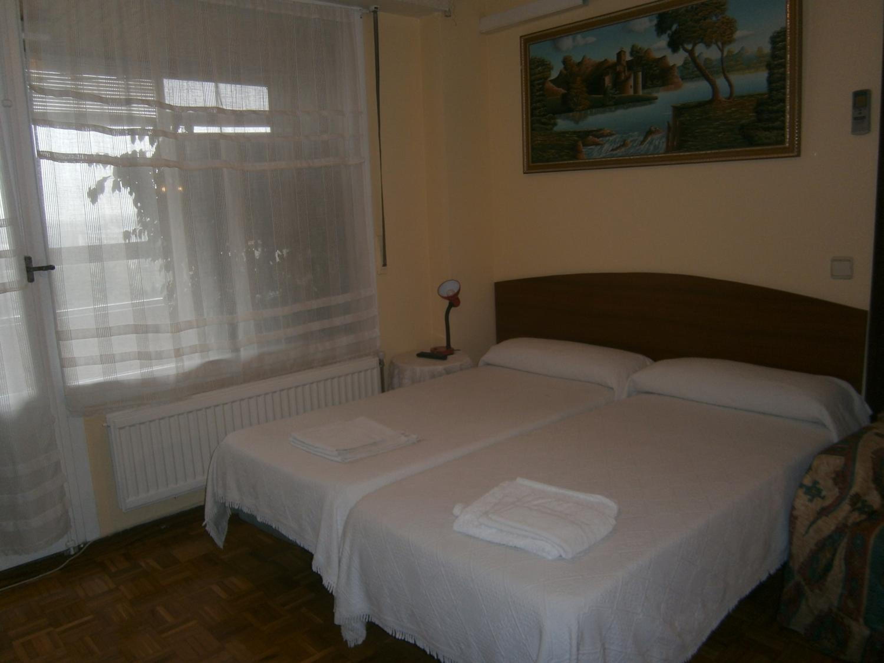 Habitación Triple con Cama Extra y Baño Privado