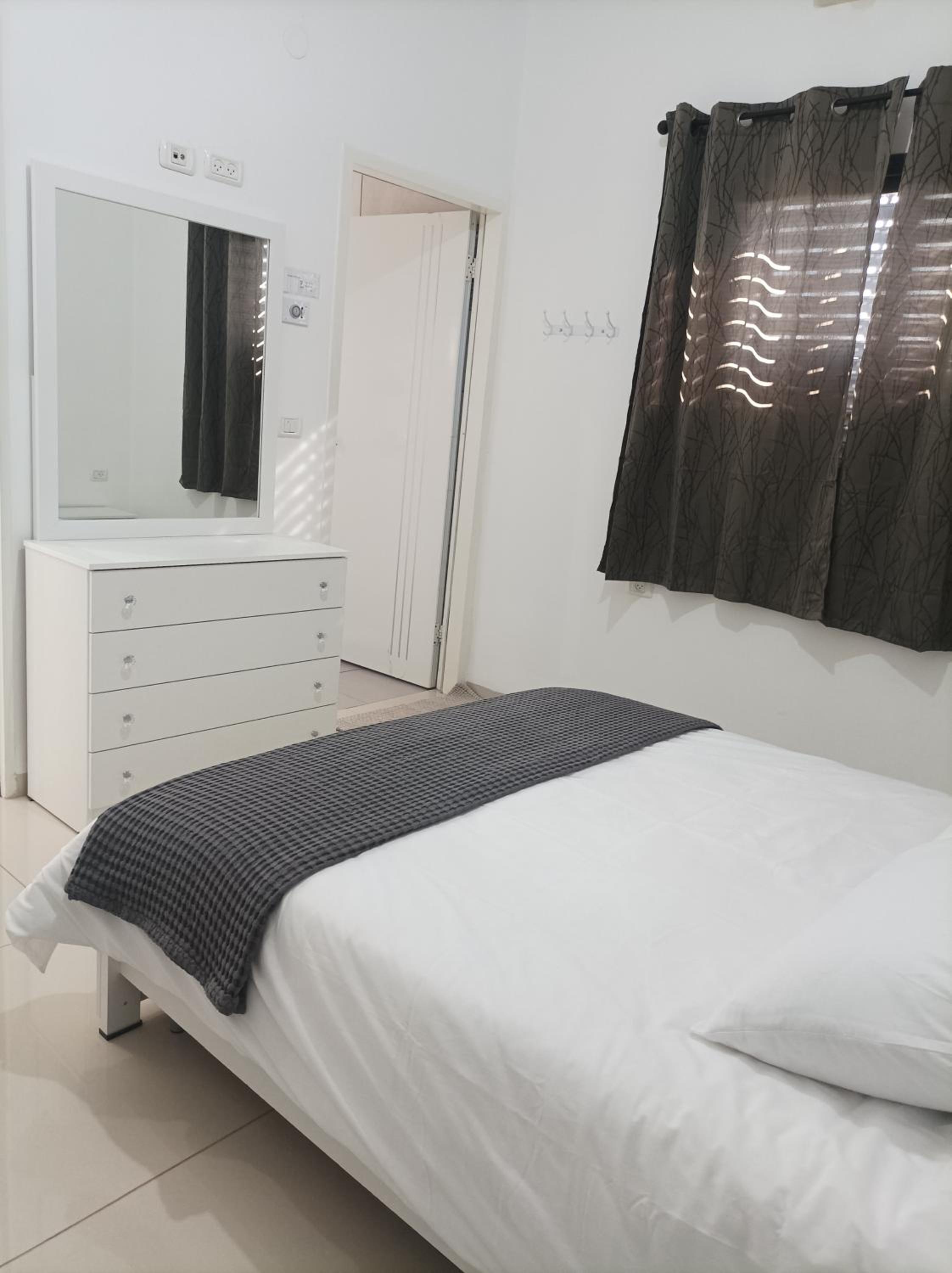 One-Bedroom Apartment - Photo 15