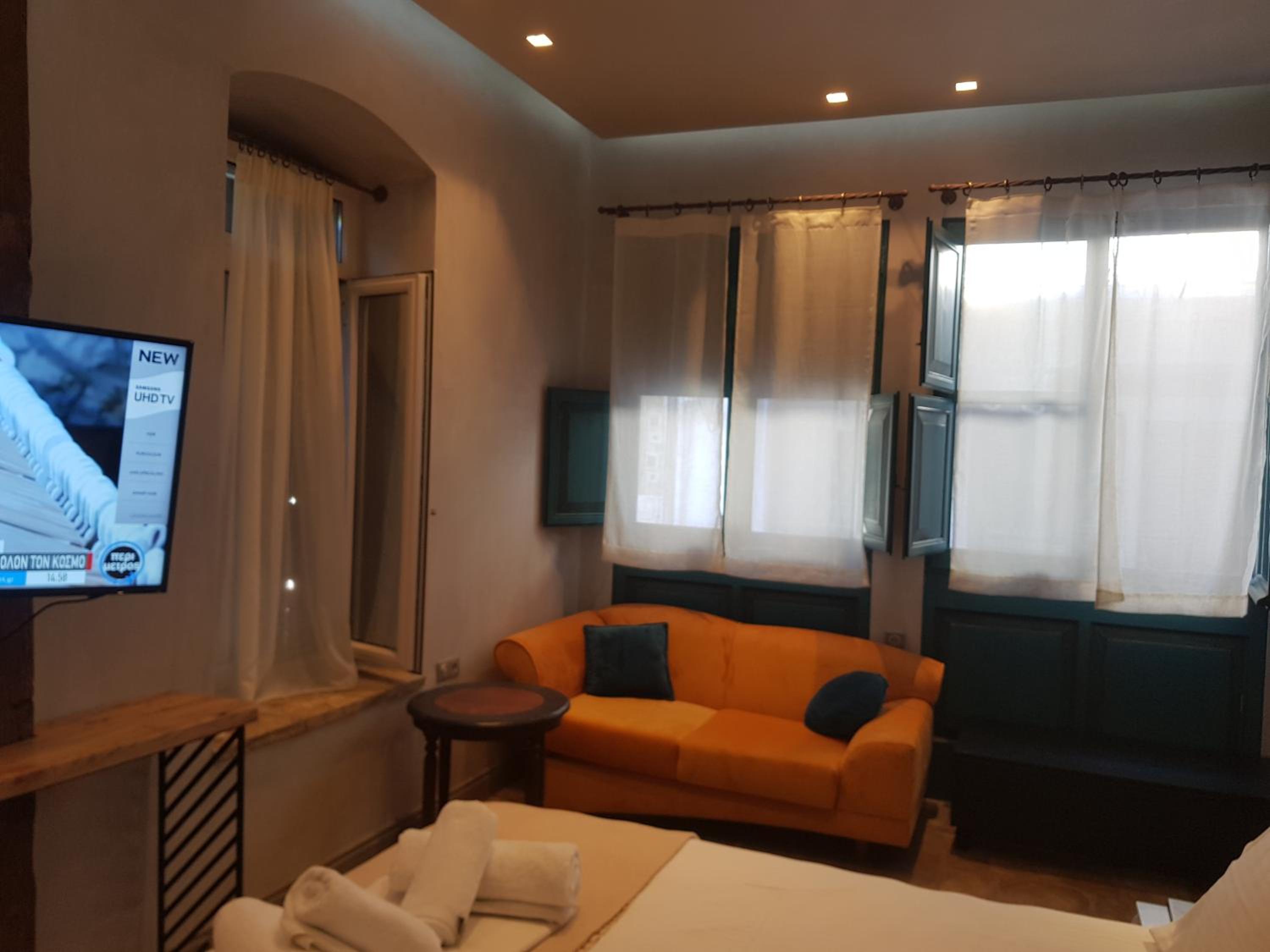 Superior King Suite - Photo 11