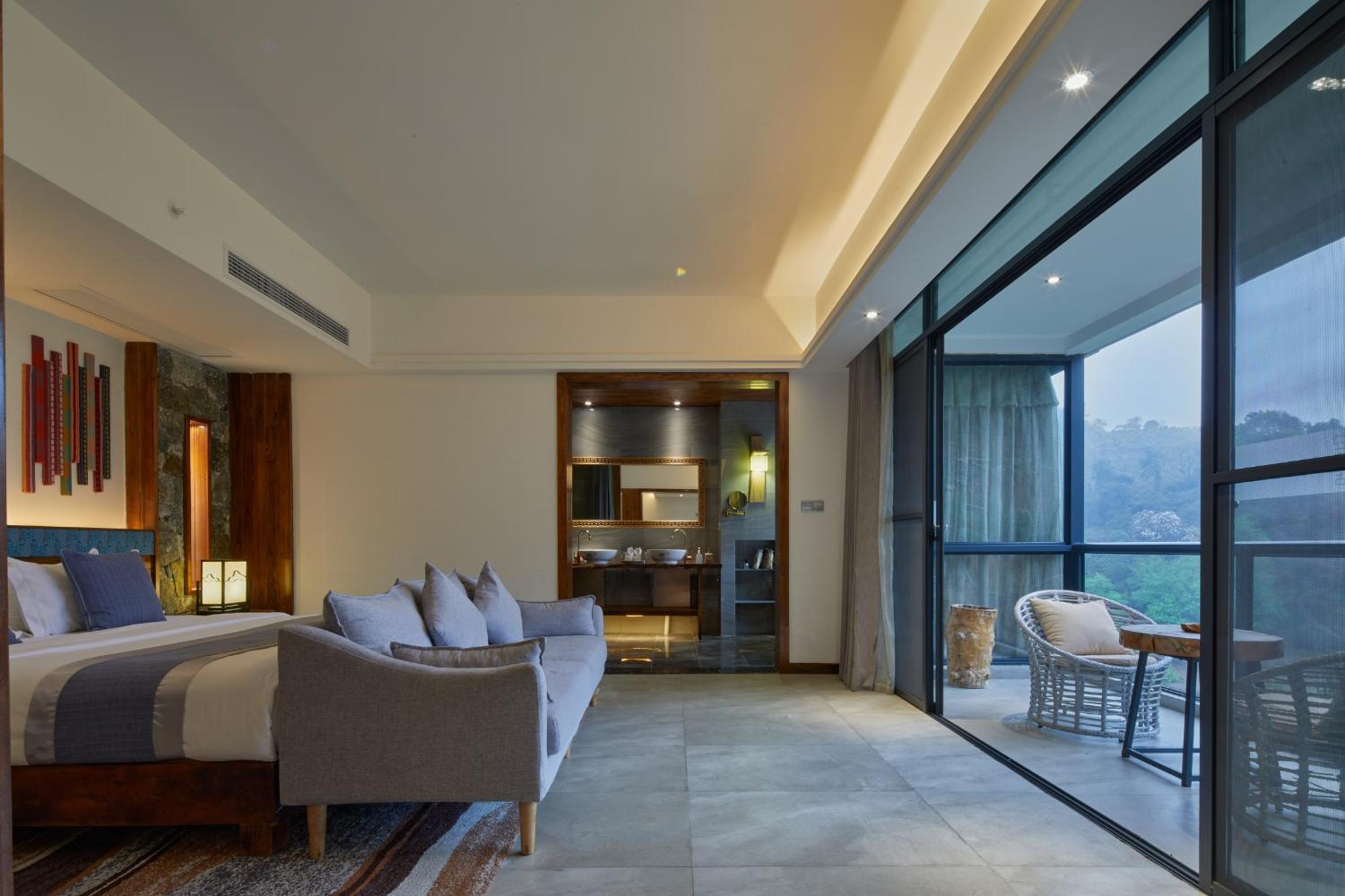 Mountain View Balcony Family Room
