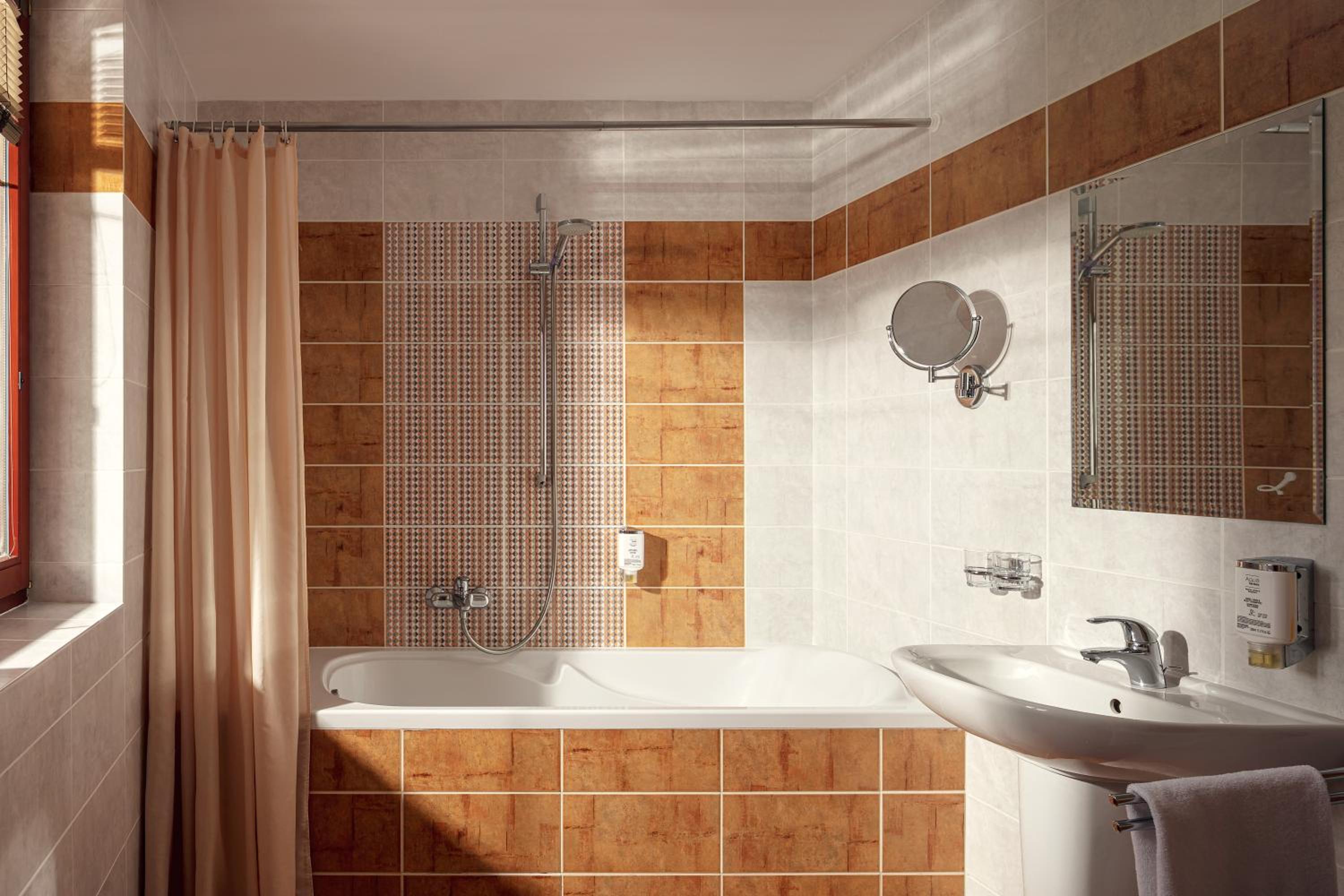 Double Room with Balcony - Photo 2