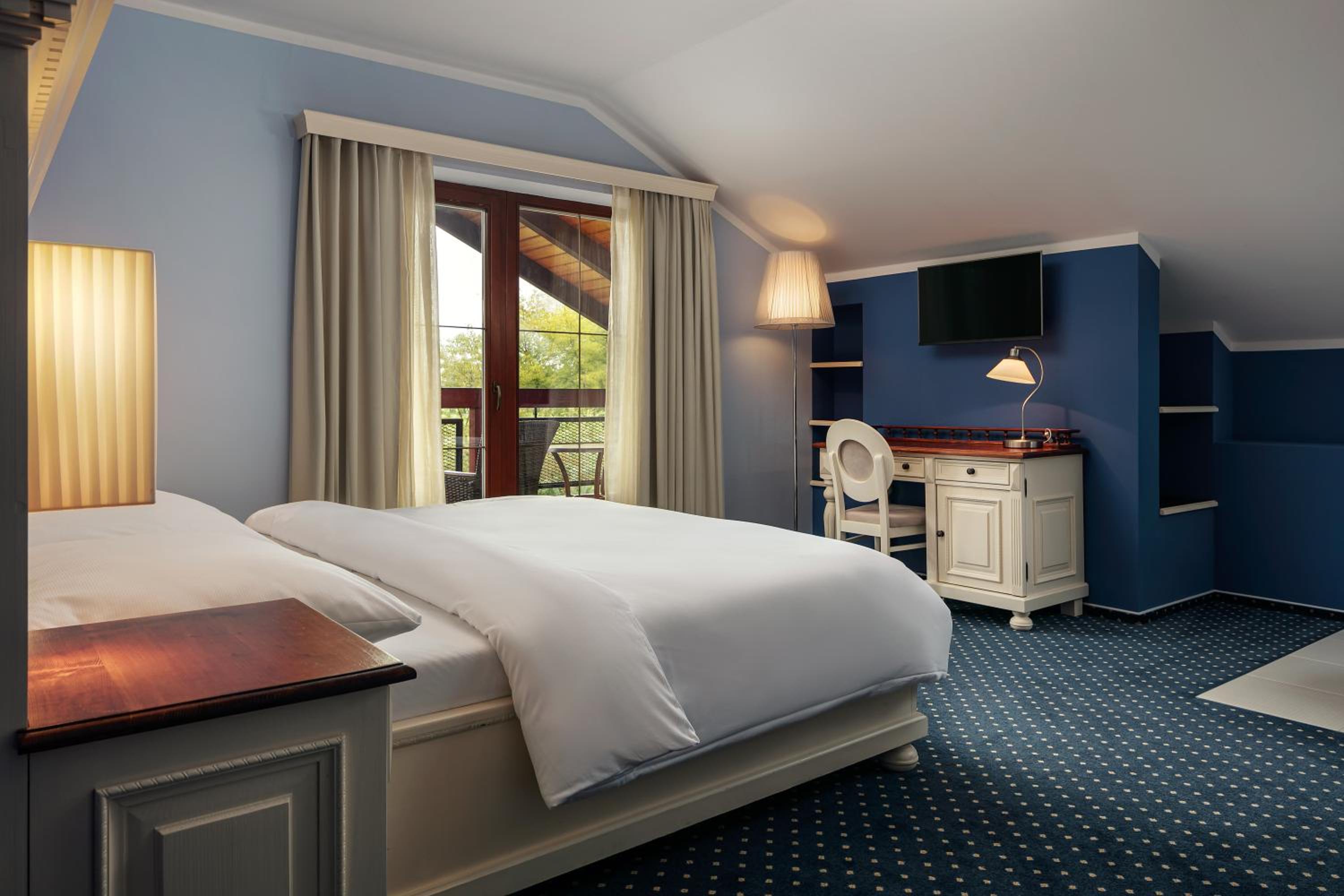 Deluxe Double Room with Bath - Photo 1