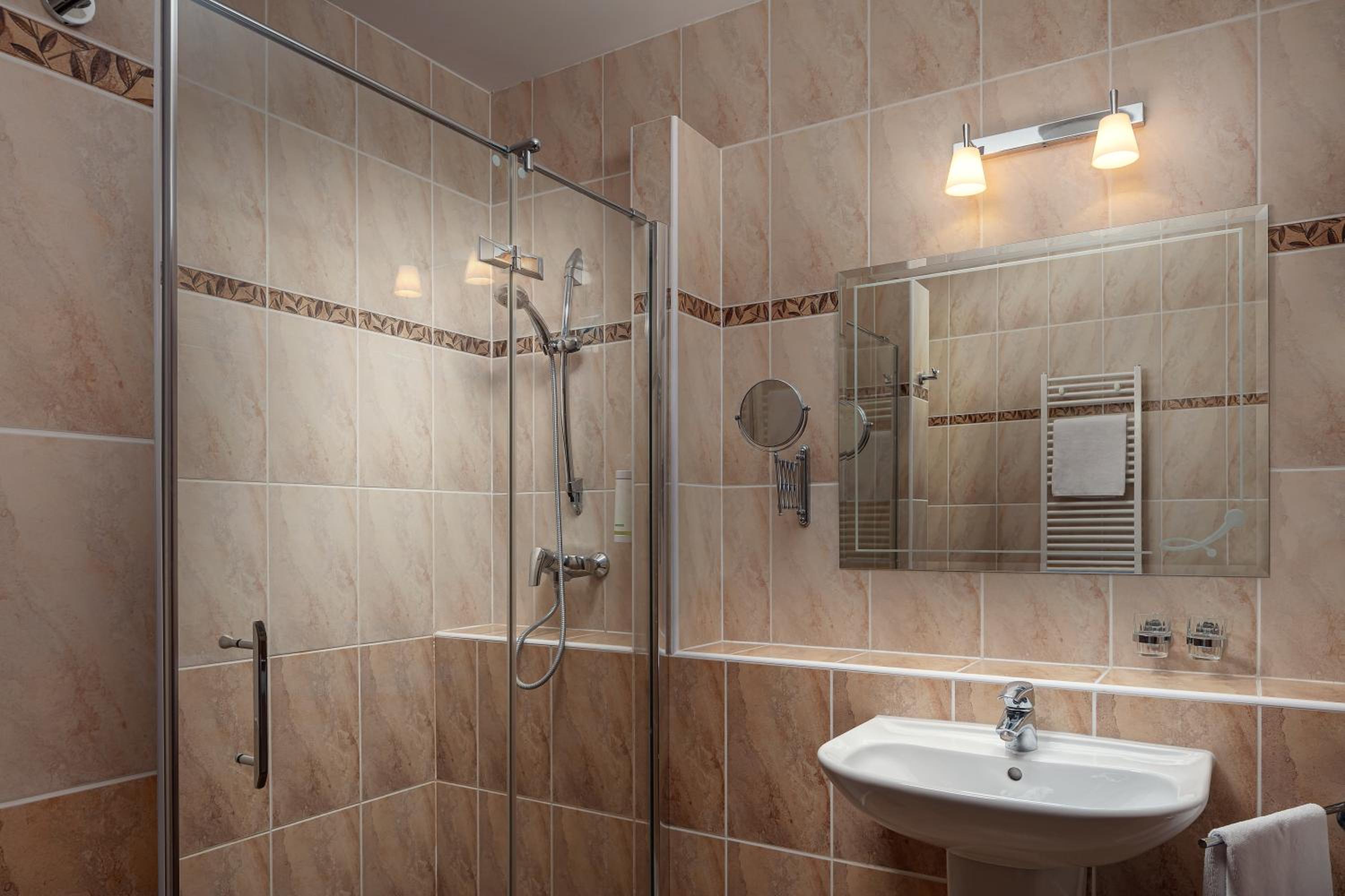 Standard Suite - Photo 4