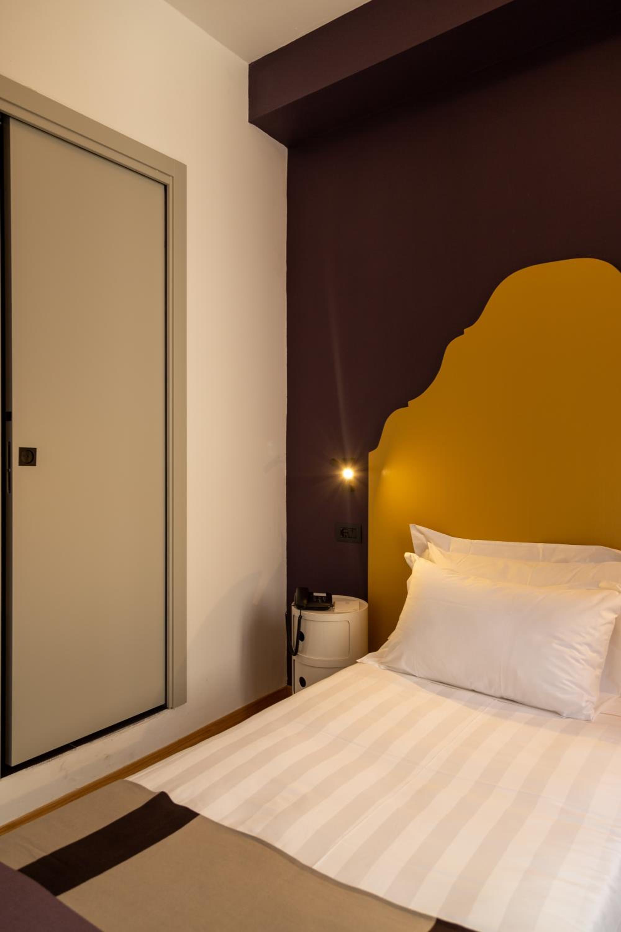 Single Room - Photo 2