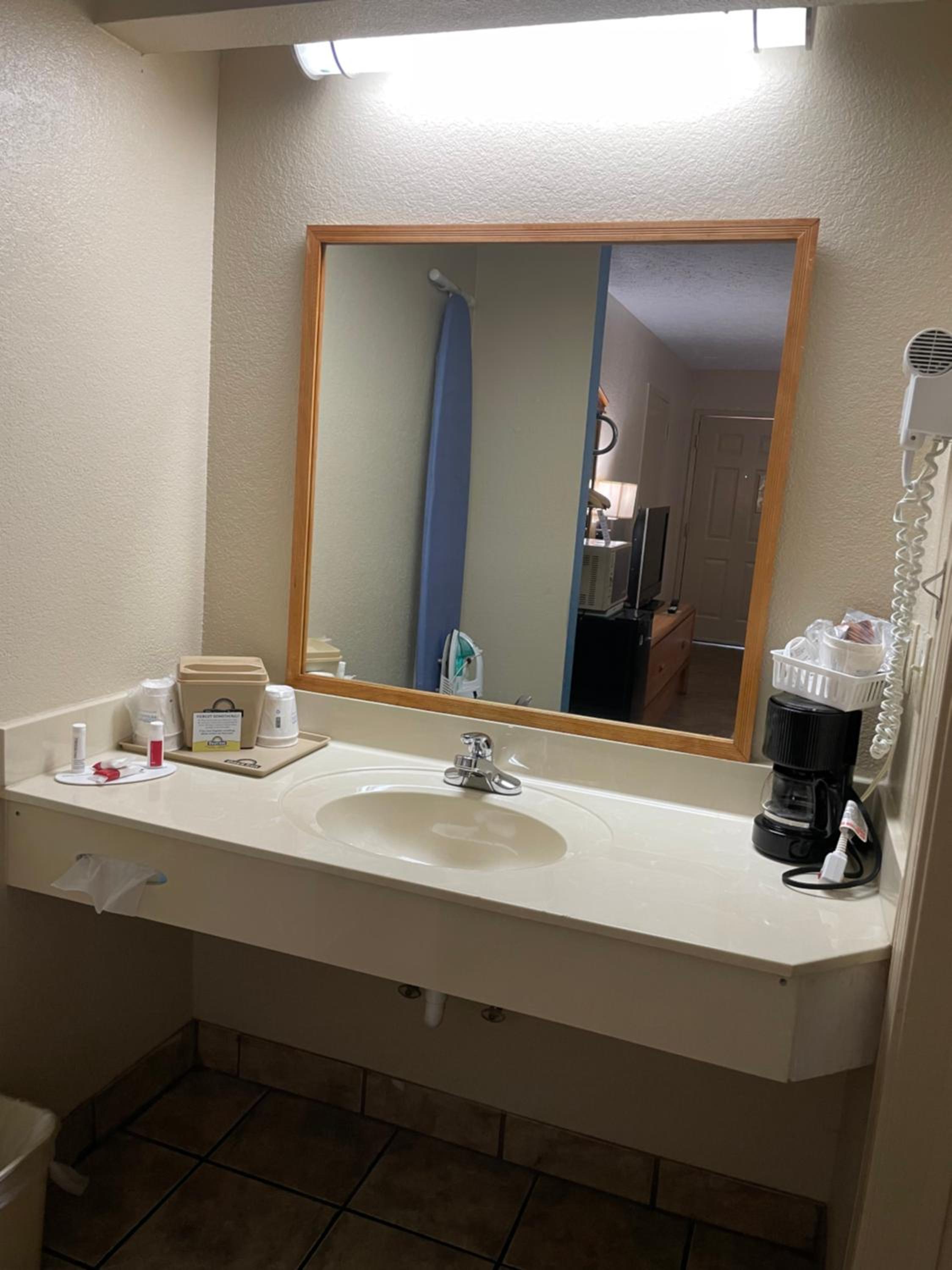 King Room - Non-Smoking photo 3