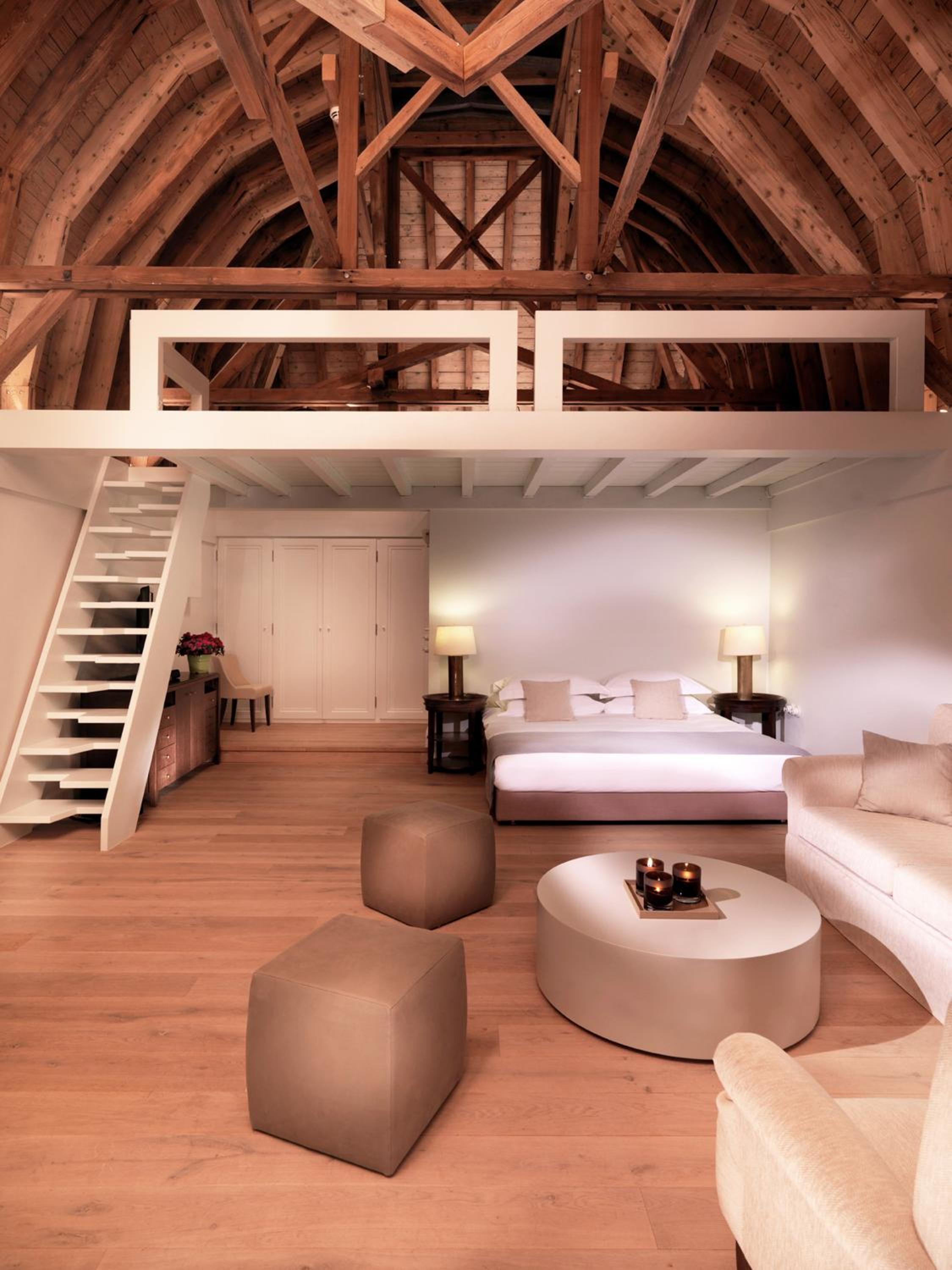 Suite - Photo 1