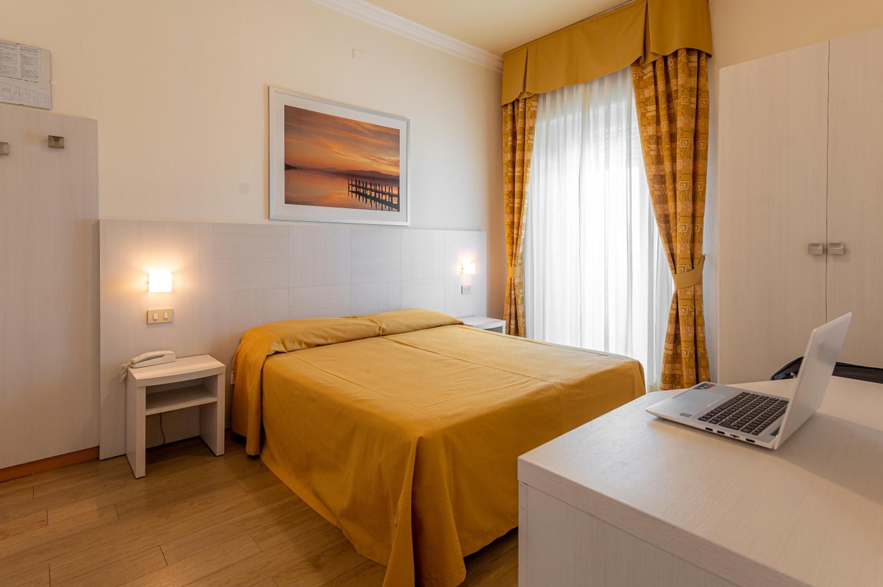 Double or Twin Room with Pool View - Photo 11