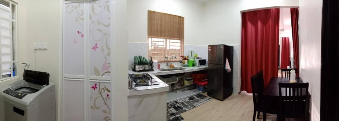 Three-Bedroom House photo 2
