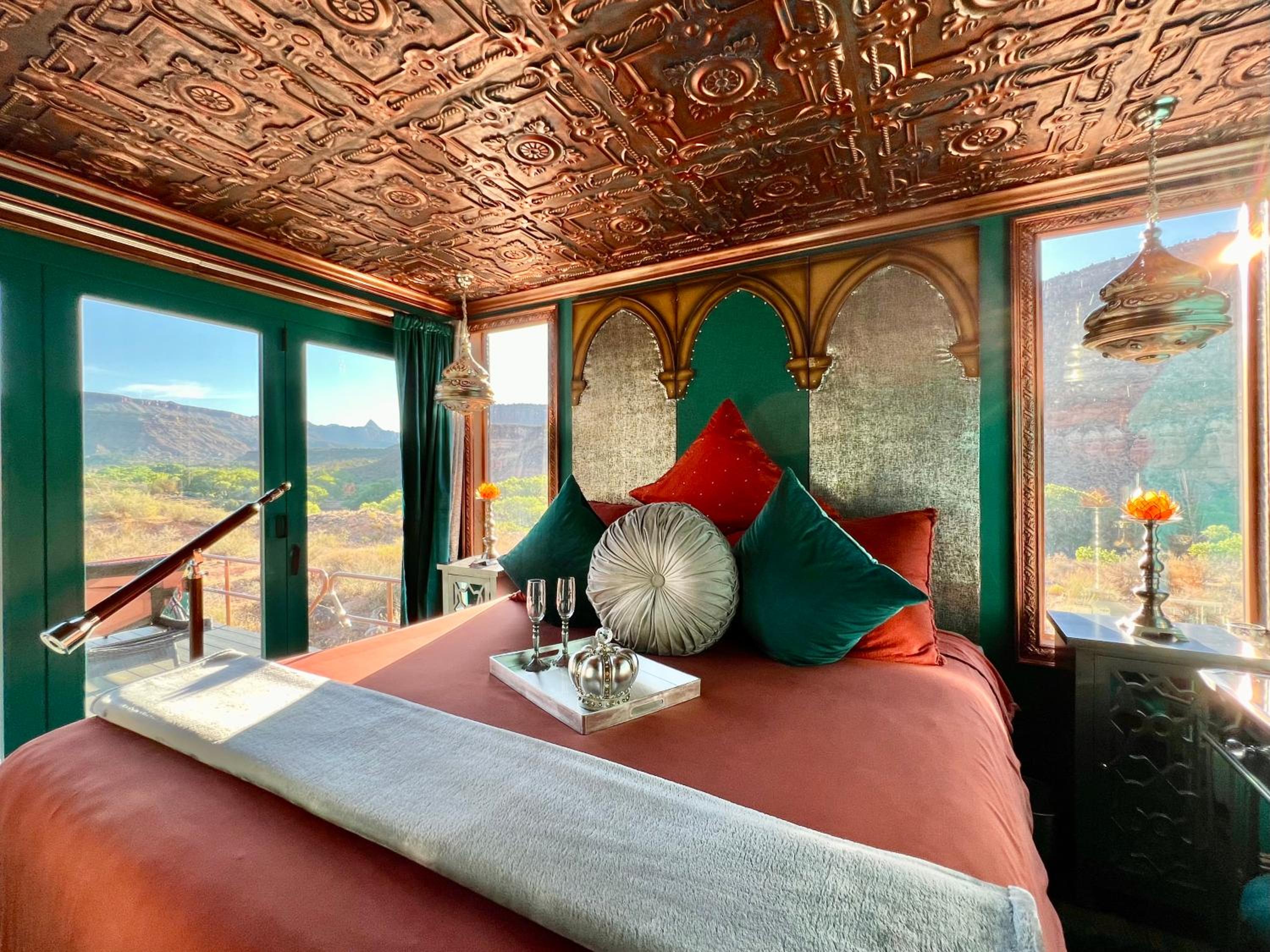 Deluxe Family Suite - Photo 4