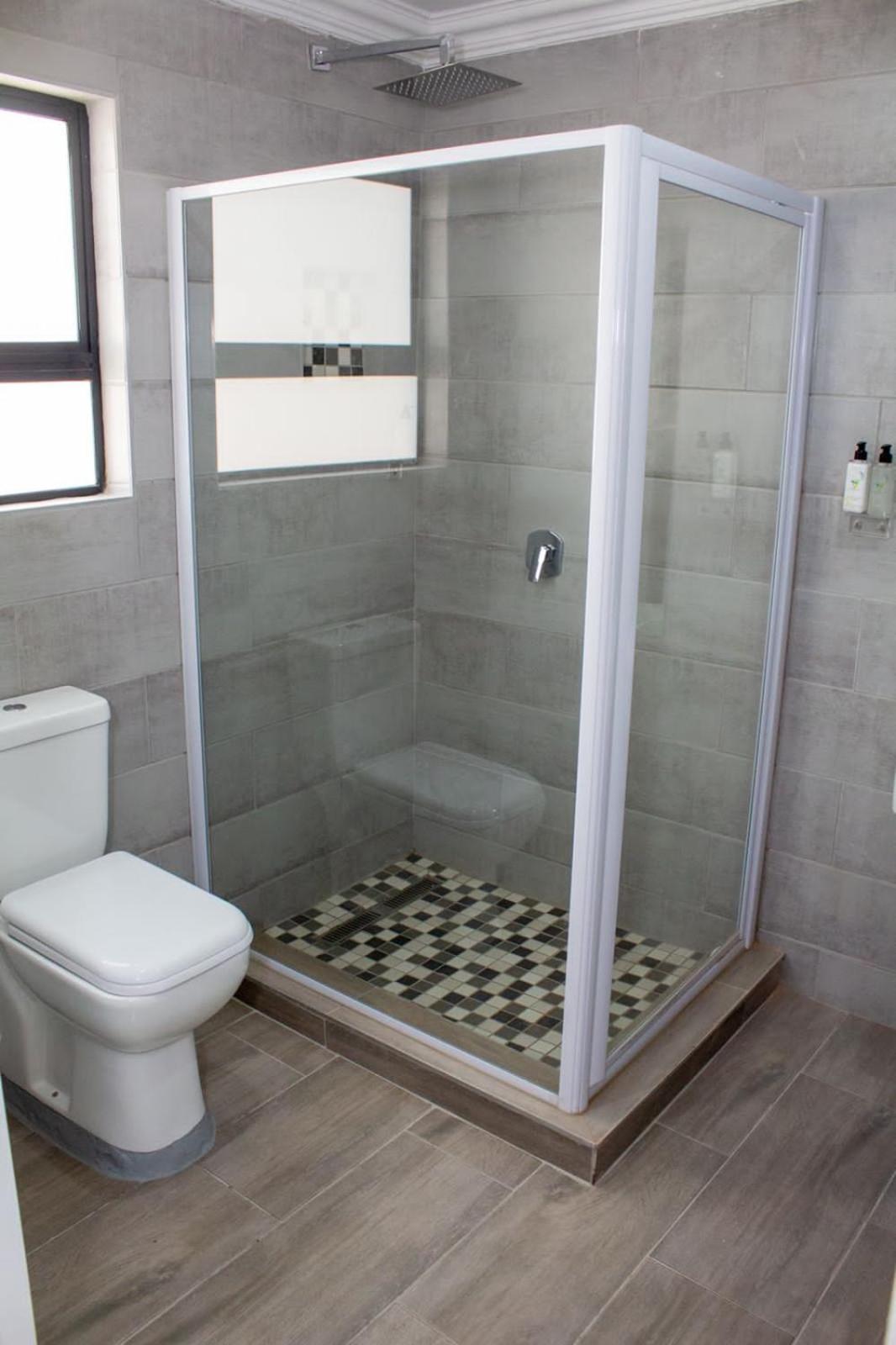 Double or Twin Room with Private Bathroom photo 2