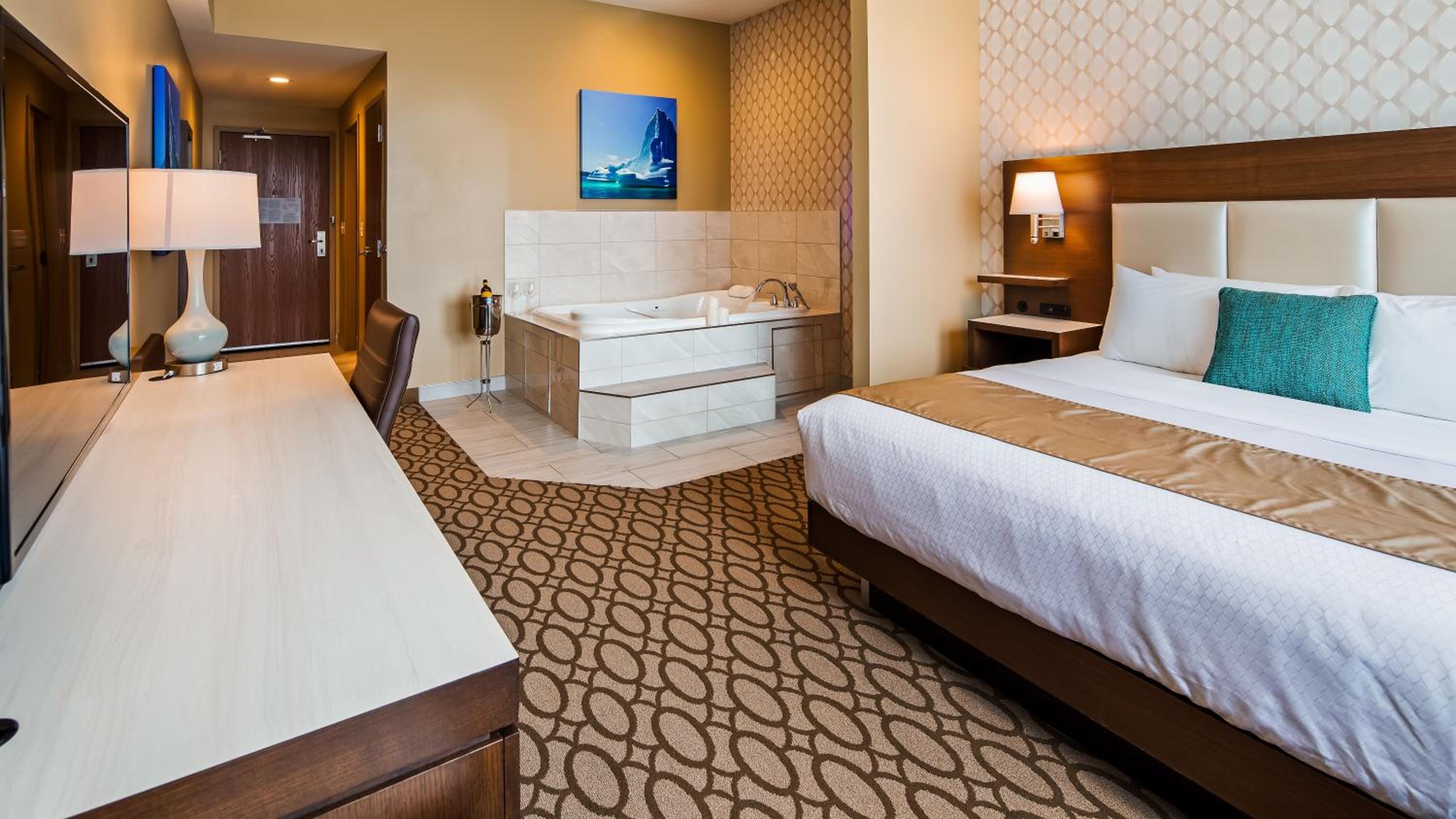 King Suite with Whirlpool - Non-Smoking