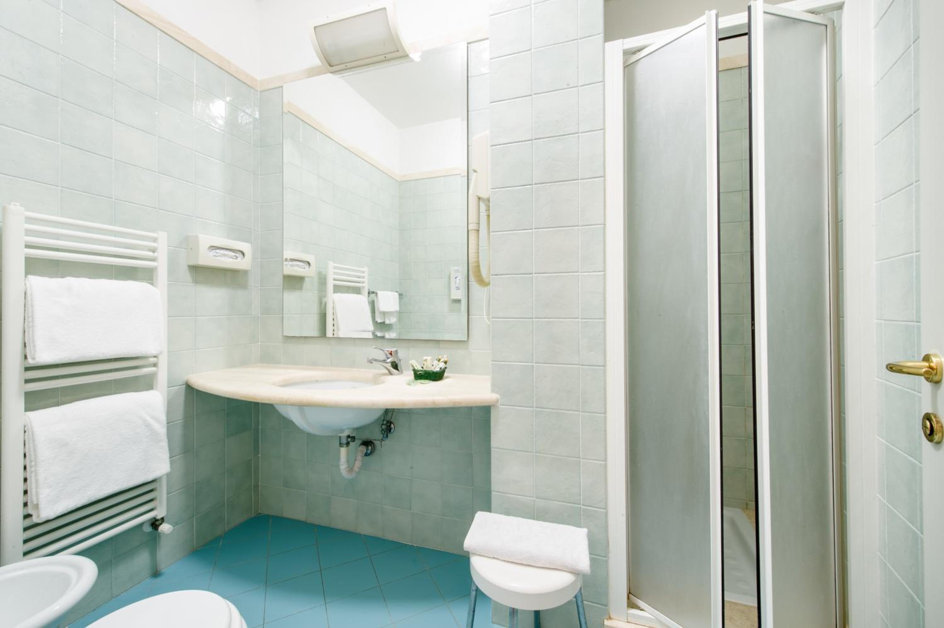 Double or Twin Room Without View - Photo 3