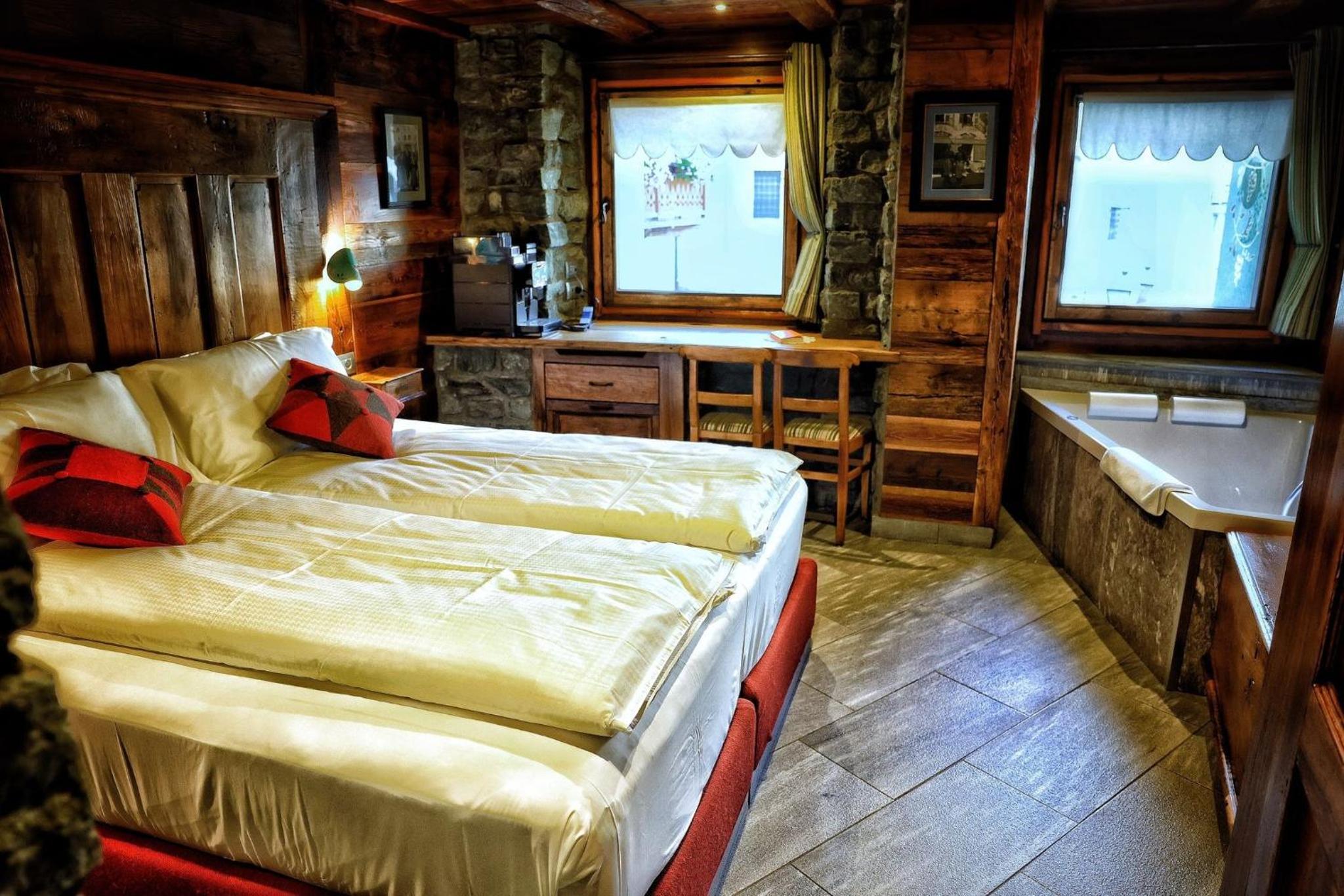 King Room with Spa Bath - Photo 2