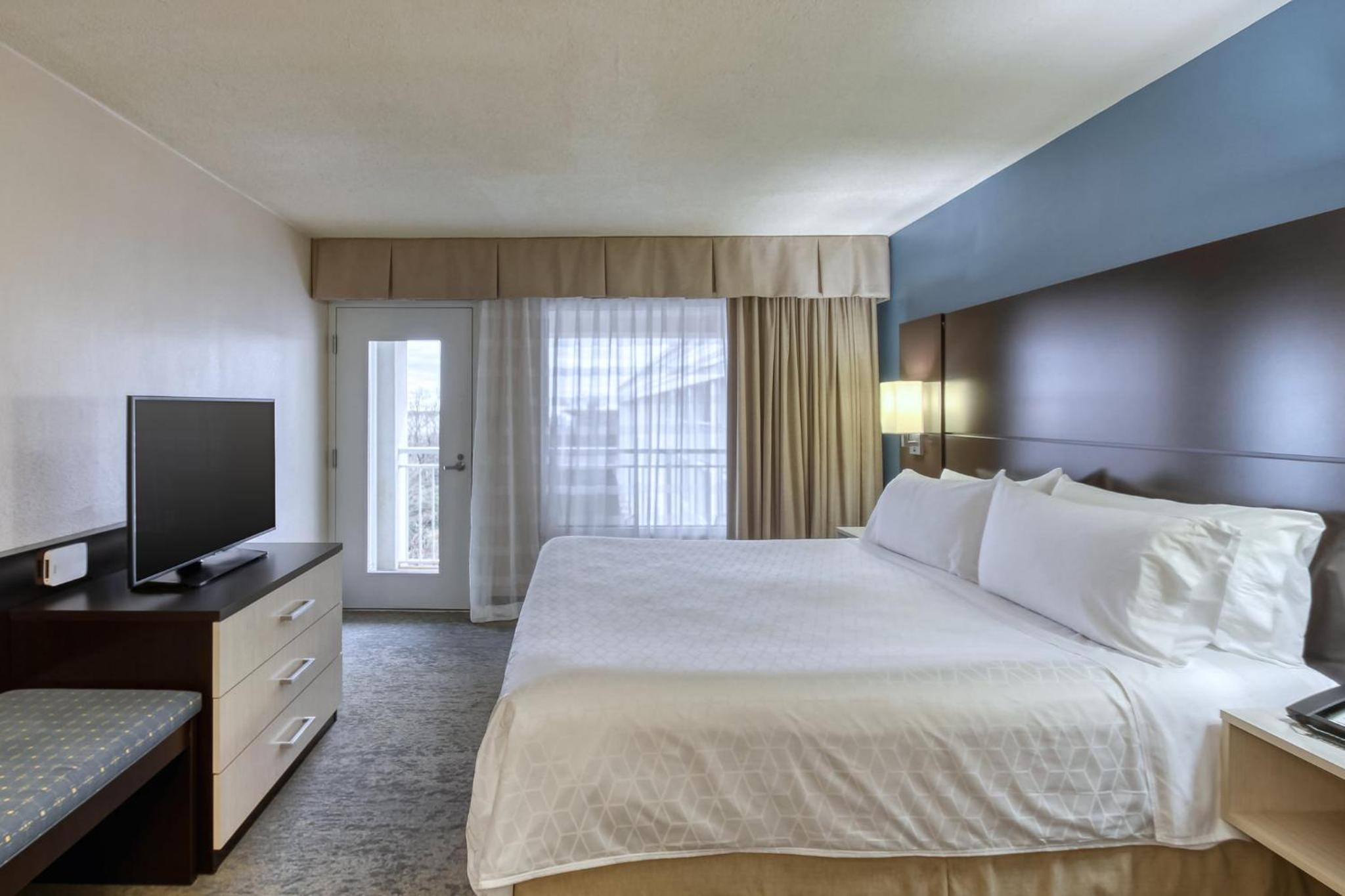King Suite with Additional Living Area - Photo 2