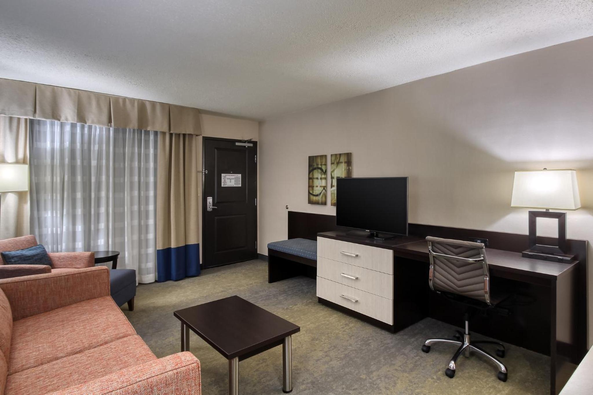 One-Bedroom Suite with Two Double Beds - Photo 2