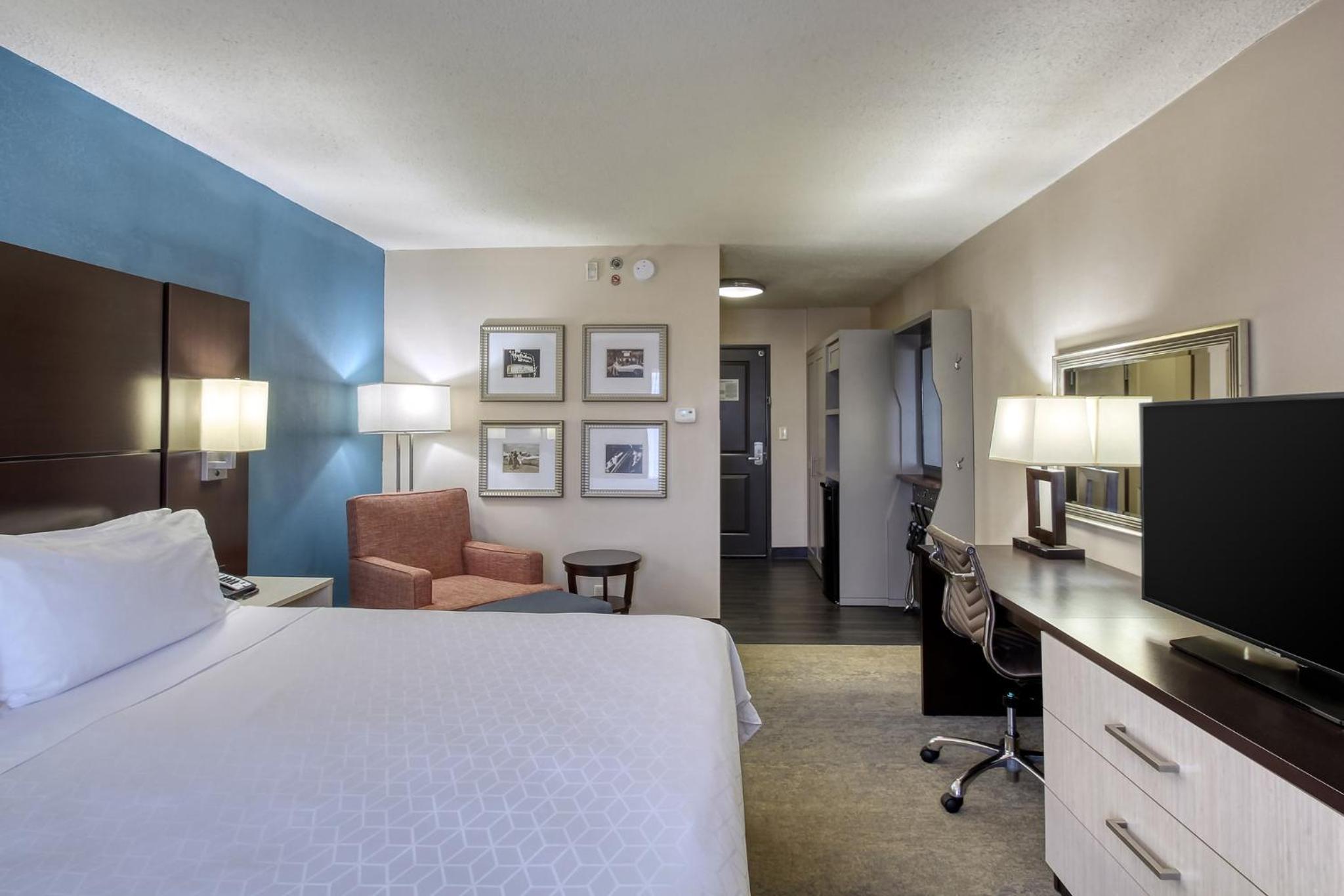 Standard King Room - Photo 2