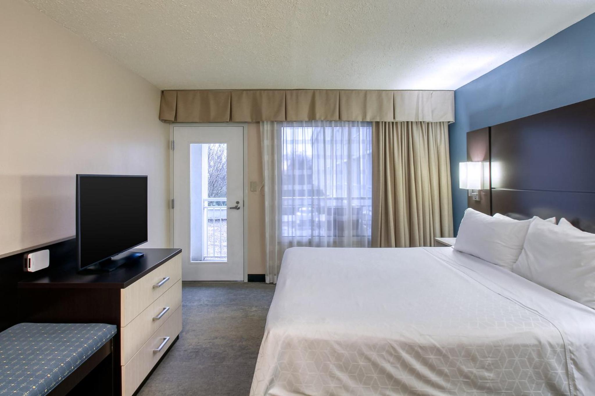 King Suite with Additional Living Area - Photo 3