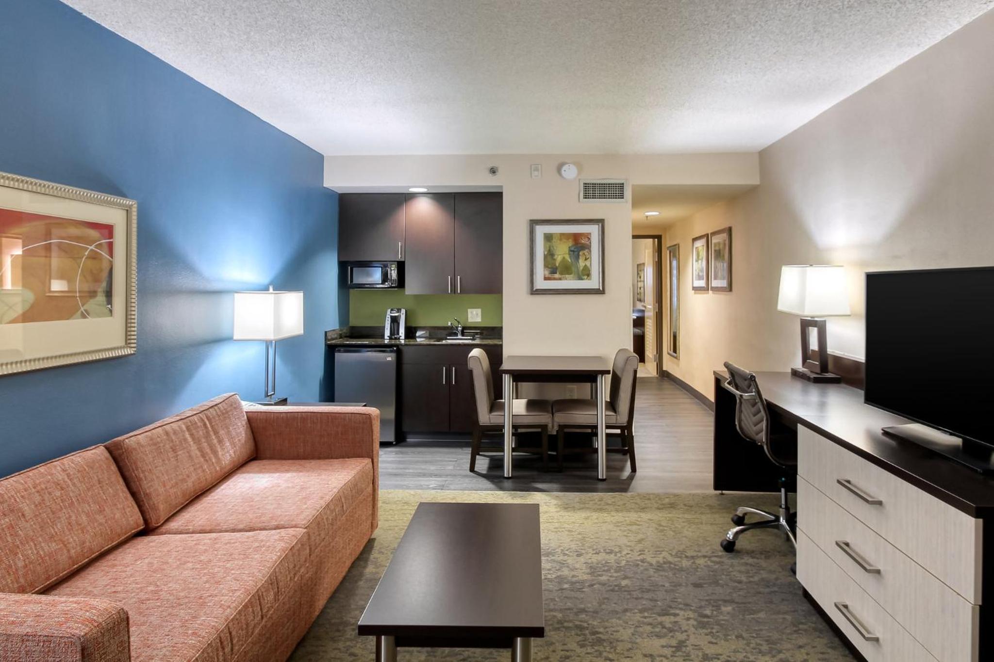 One-Bedroom Suite with Two Double Beds - Photo 5