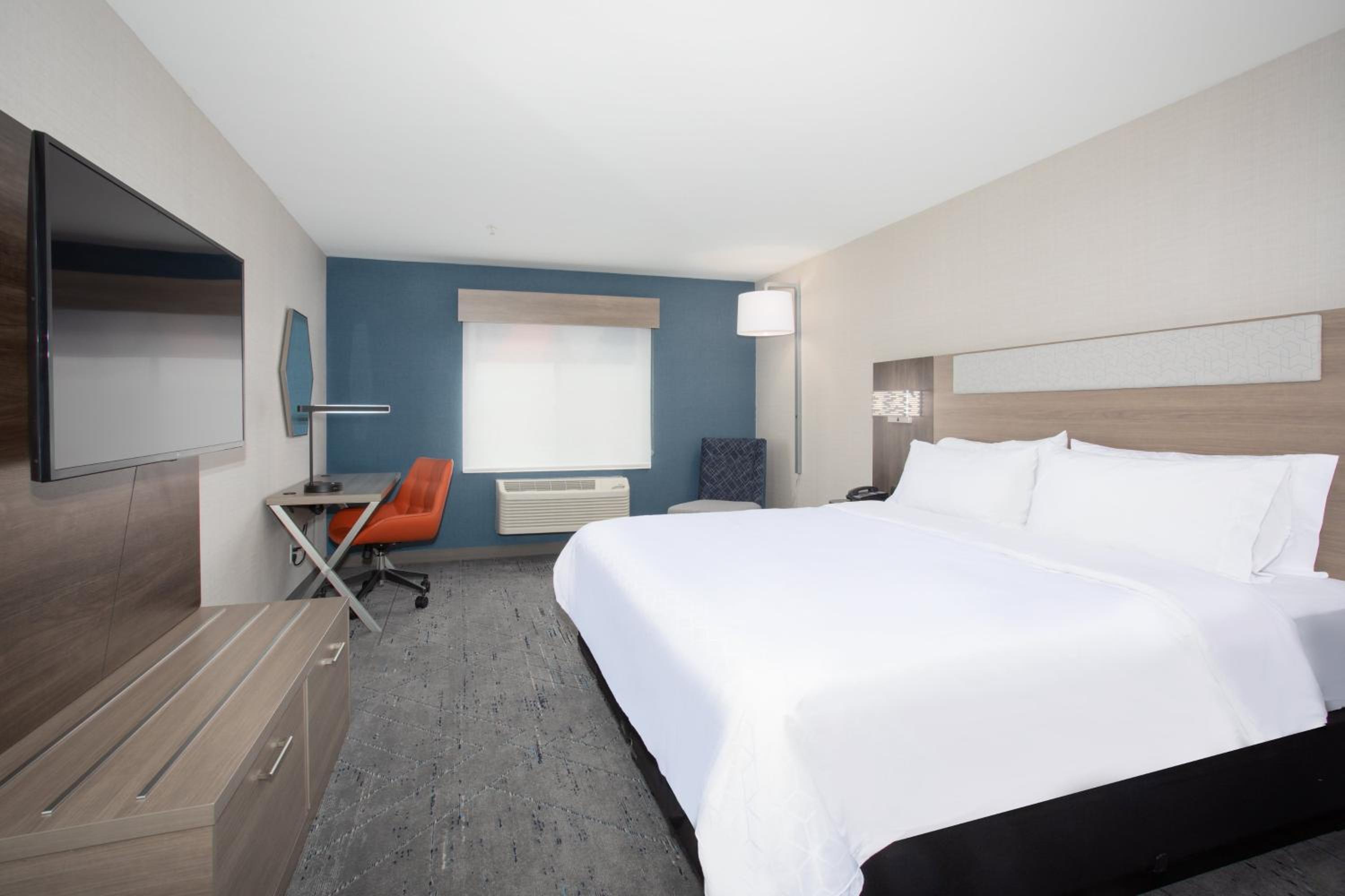 Standard King Room - Photo 3