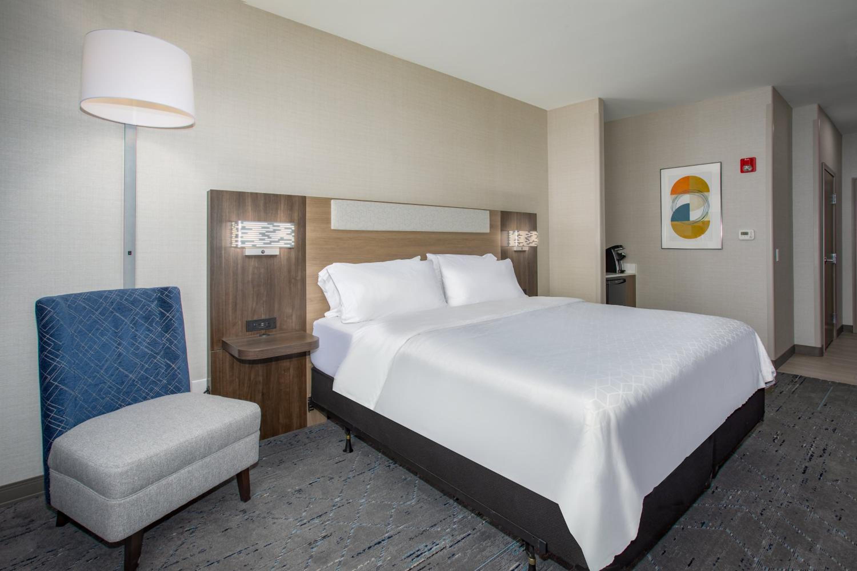 King Room - Mobility Access/Hearing Accessible - Photo 1