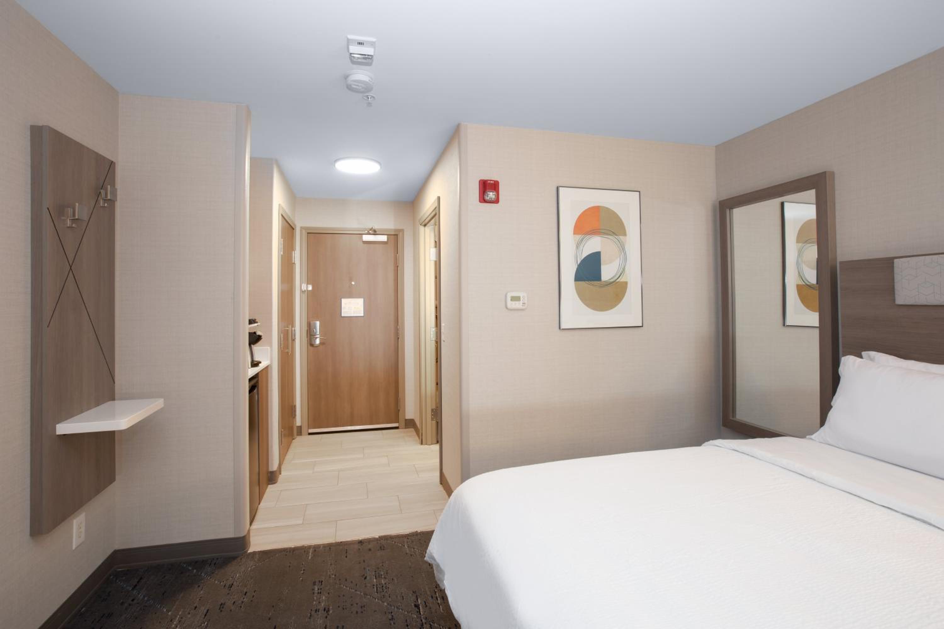 One-Bedroom King Suite - Non-Smoking - Photo 4