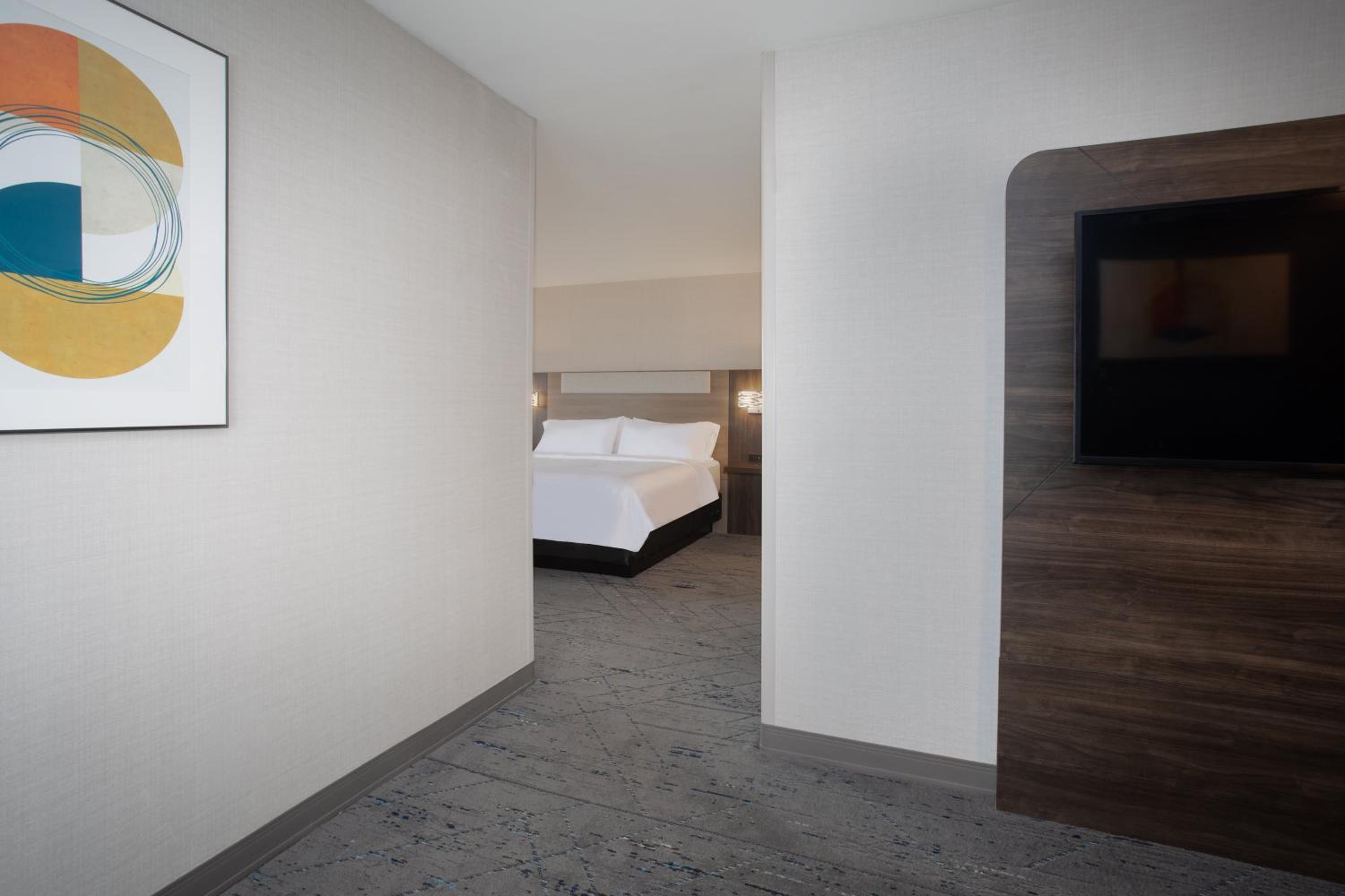 King Room with Sofa Bed - Photo 2