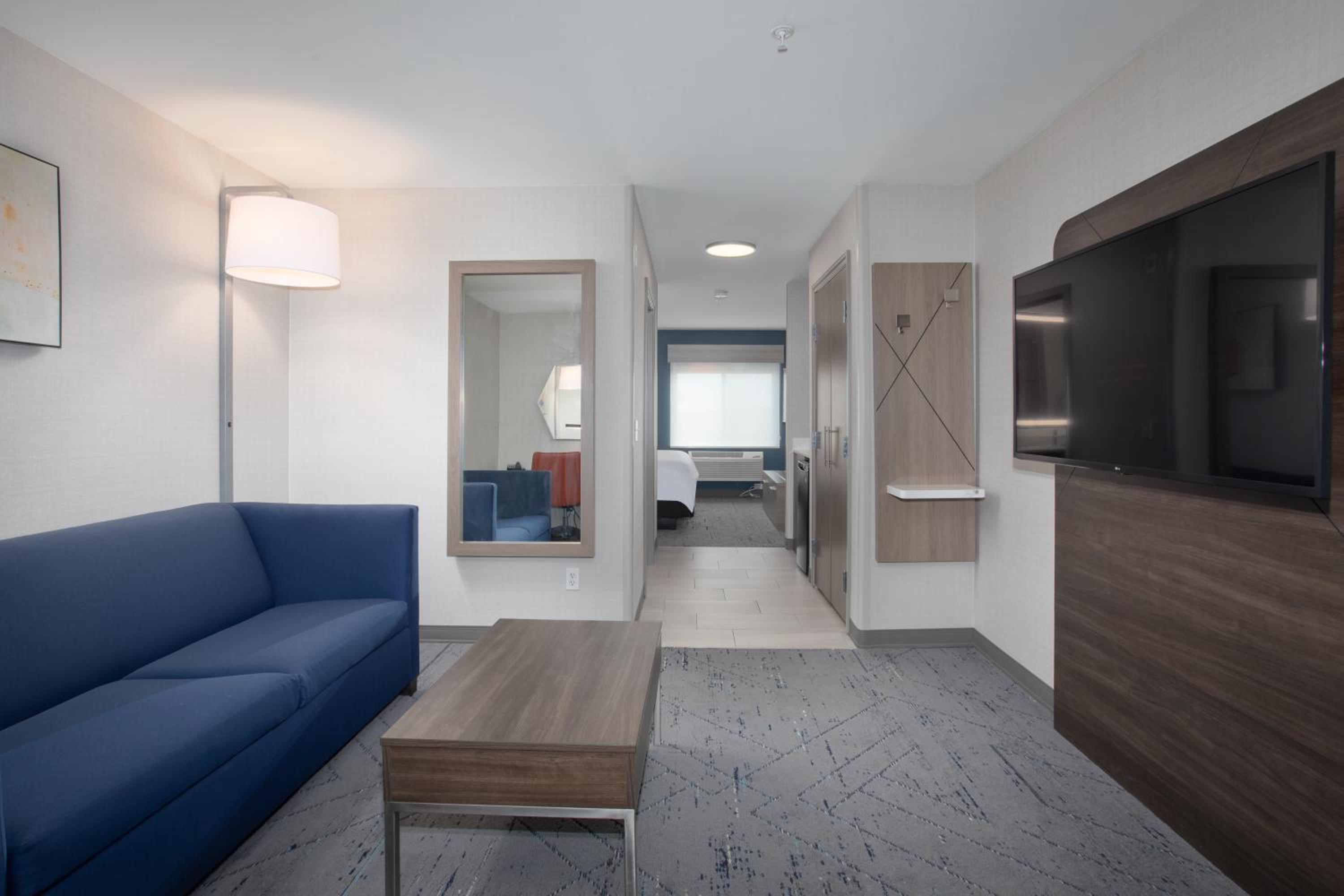One-Bedroom King Suite - Non-Smoking - Photo 3