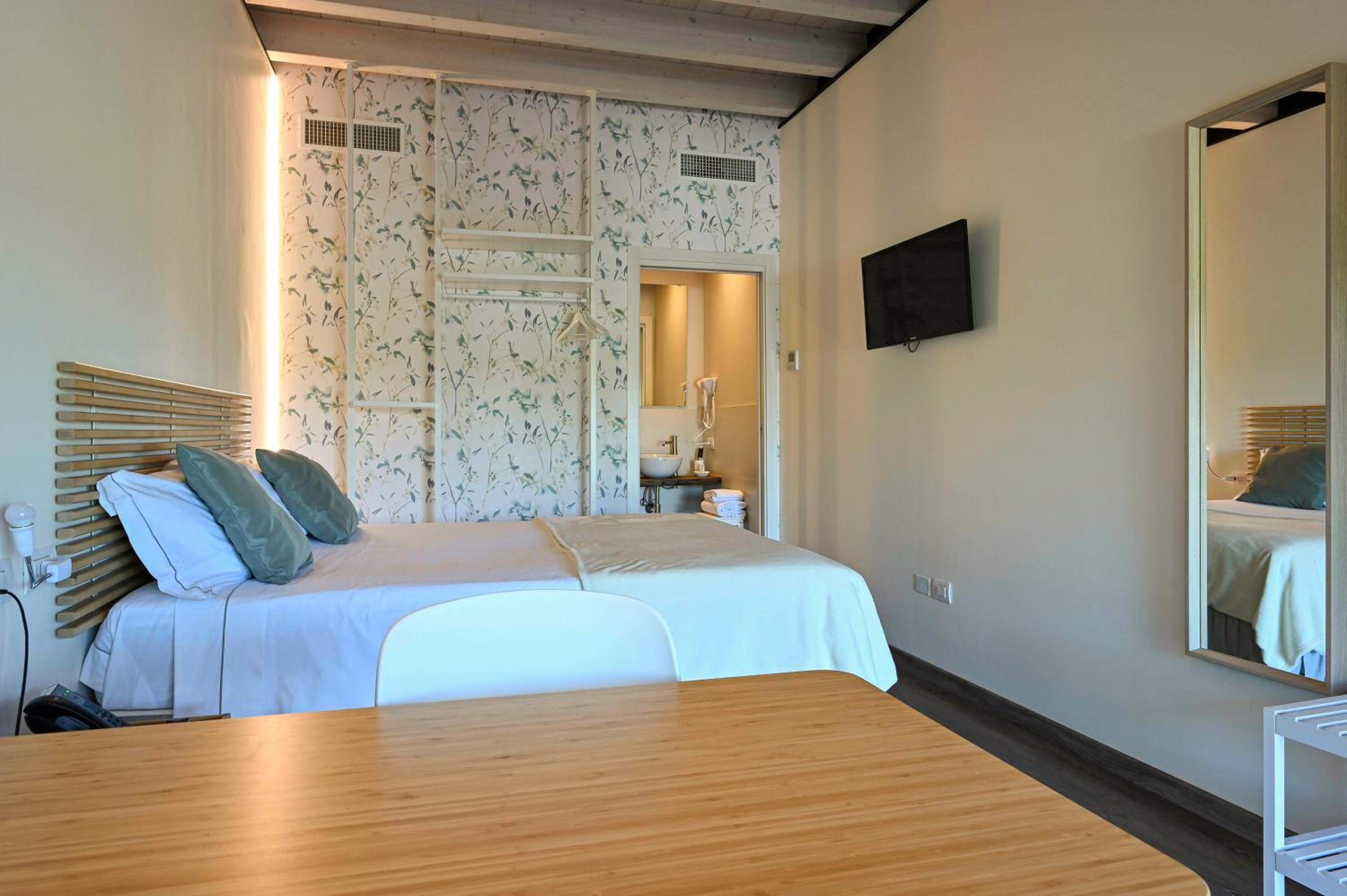 Large Double Room photo 1