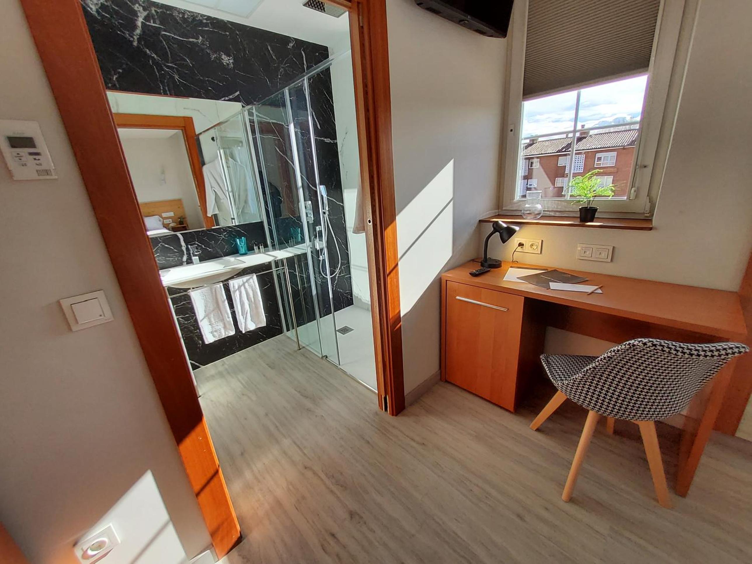 Standard Triple Room - Photo 4