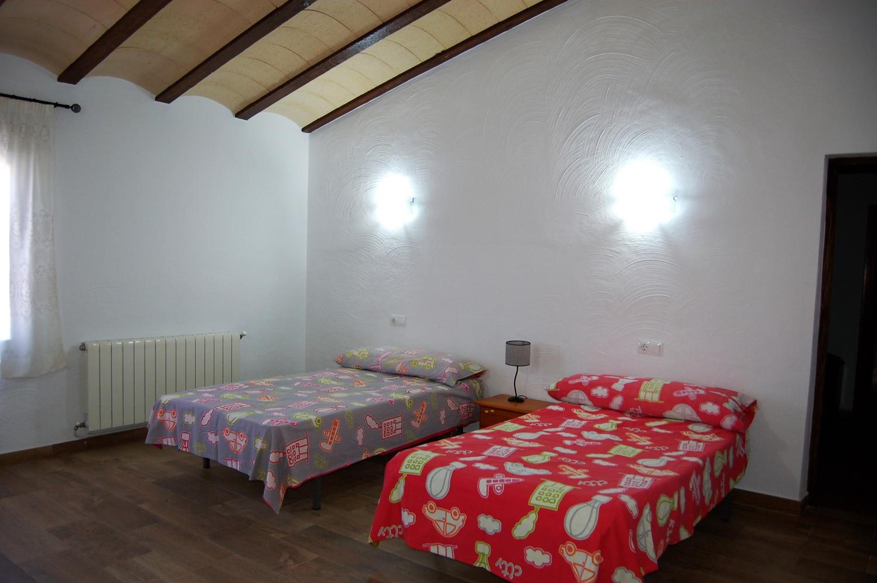 Five-Bedroom House photo 3