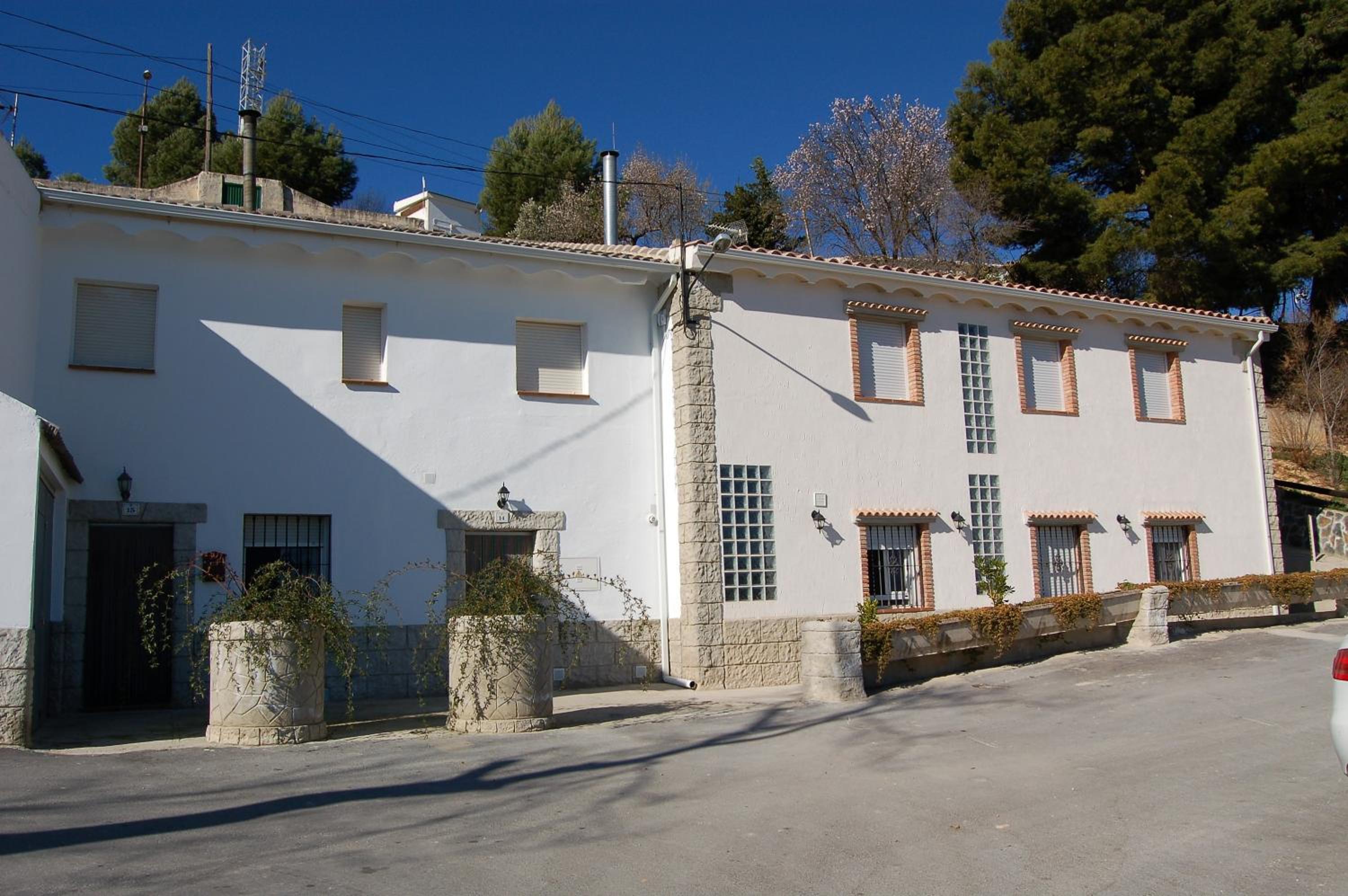 Five-Bedroom House photo 2