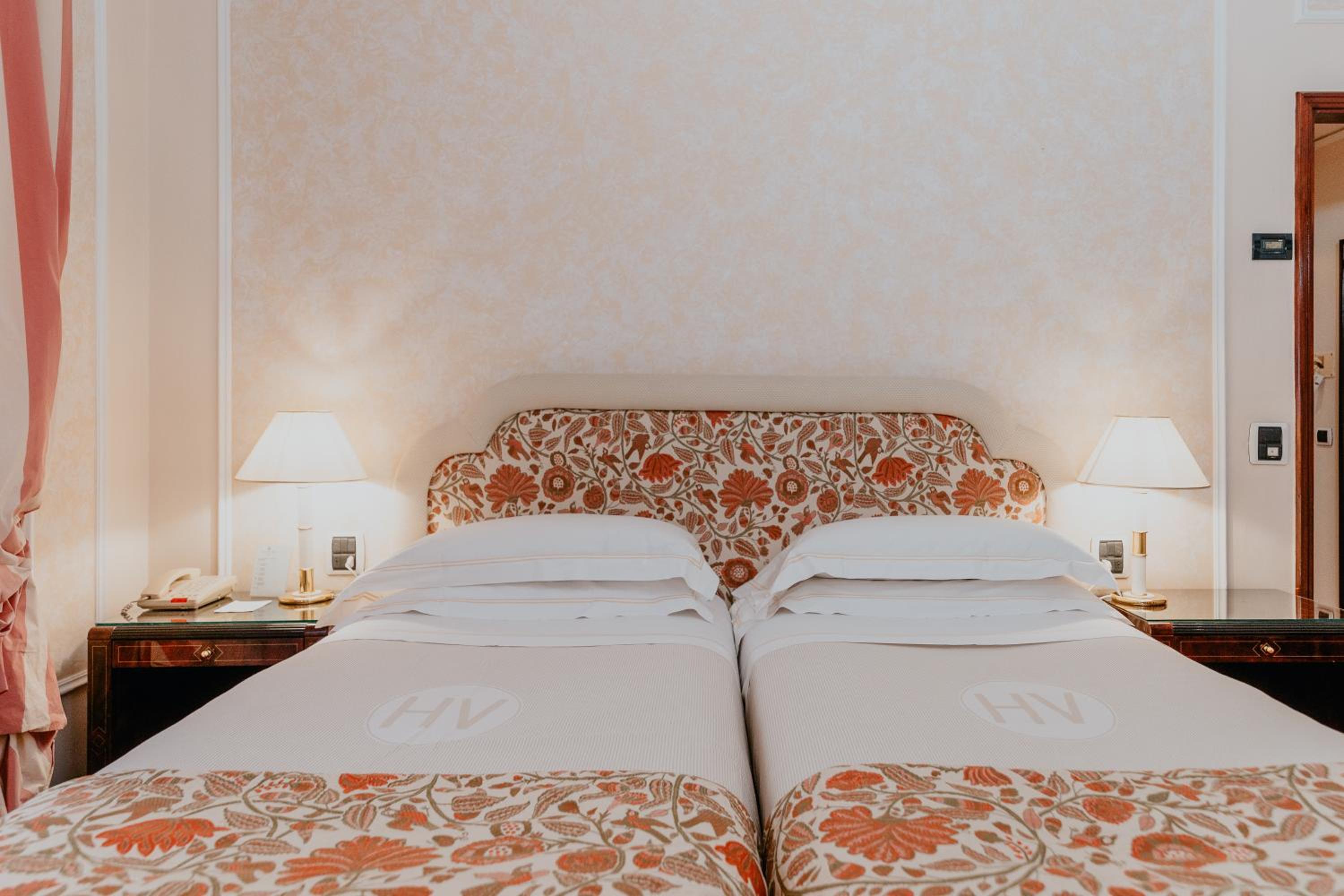 Classic Double or Twin Room - Photo 8