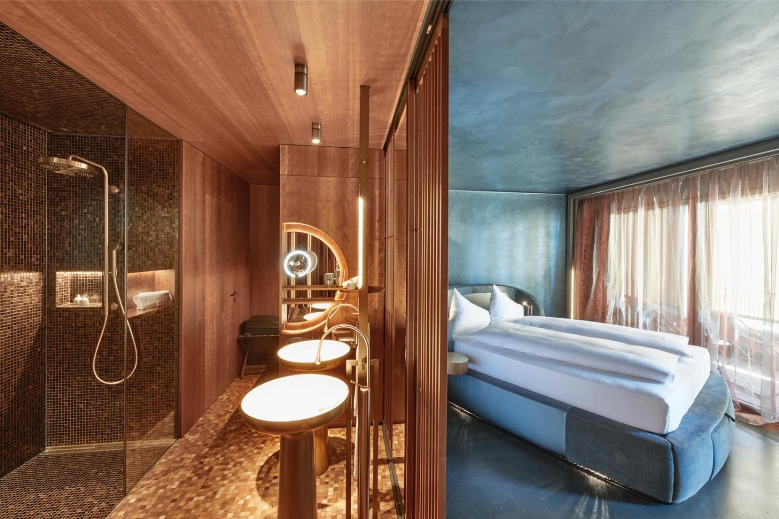 Junior Suite with Lake View - Photo 1