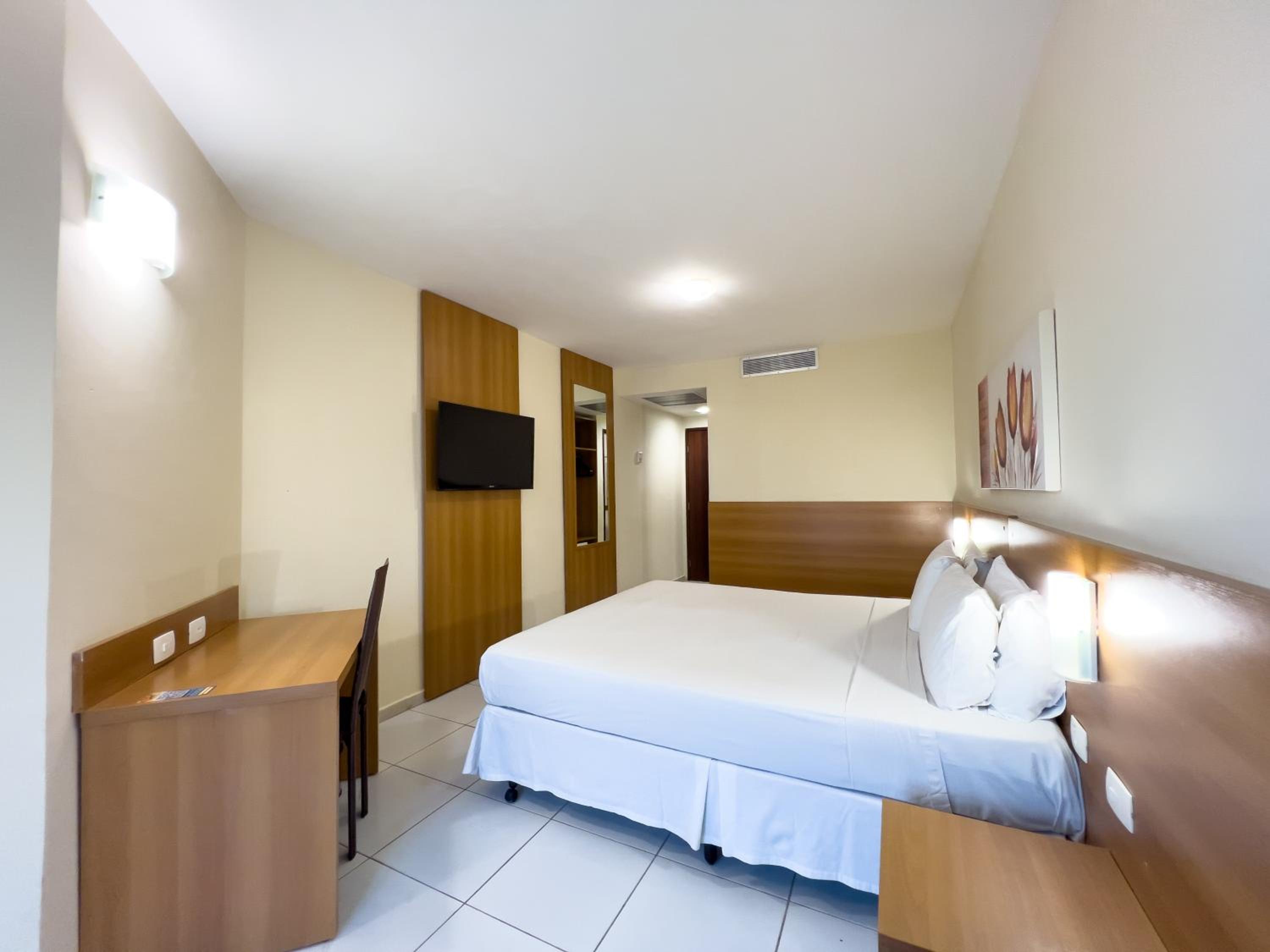 Double or Twin Room with Partial Sea View photo 2