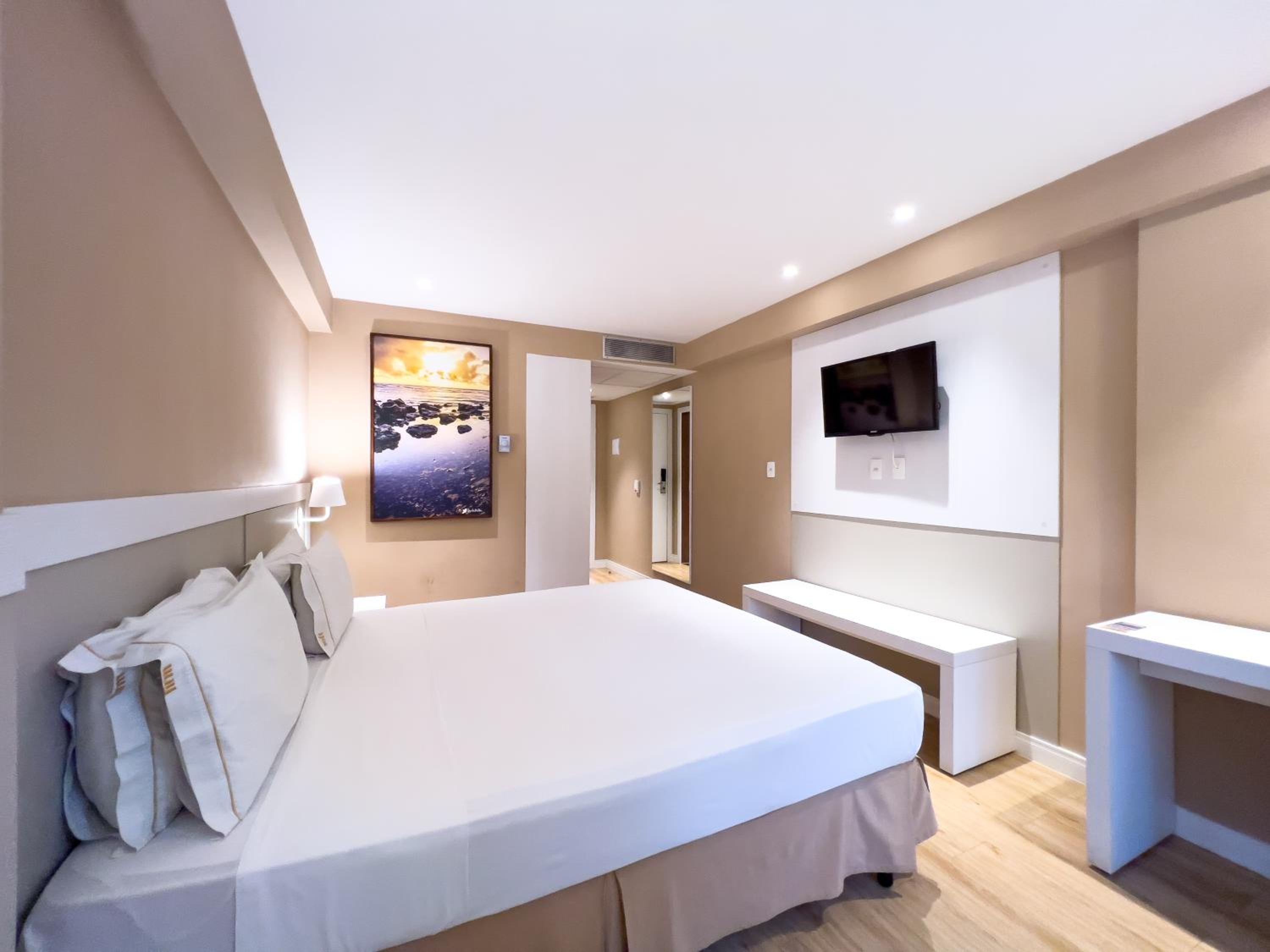 Standard Double or Twin Room - Photo 11