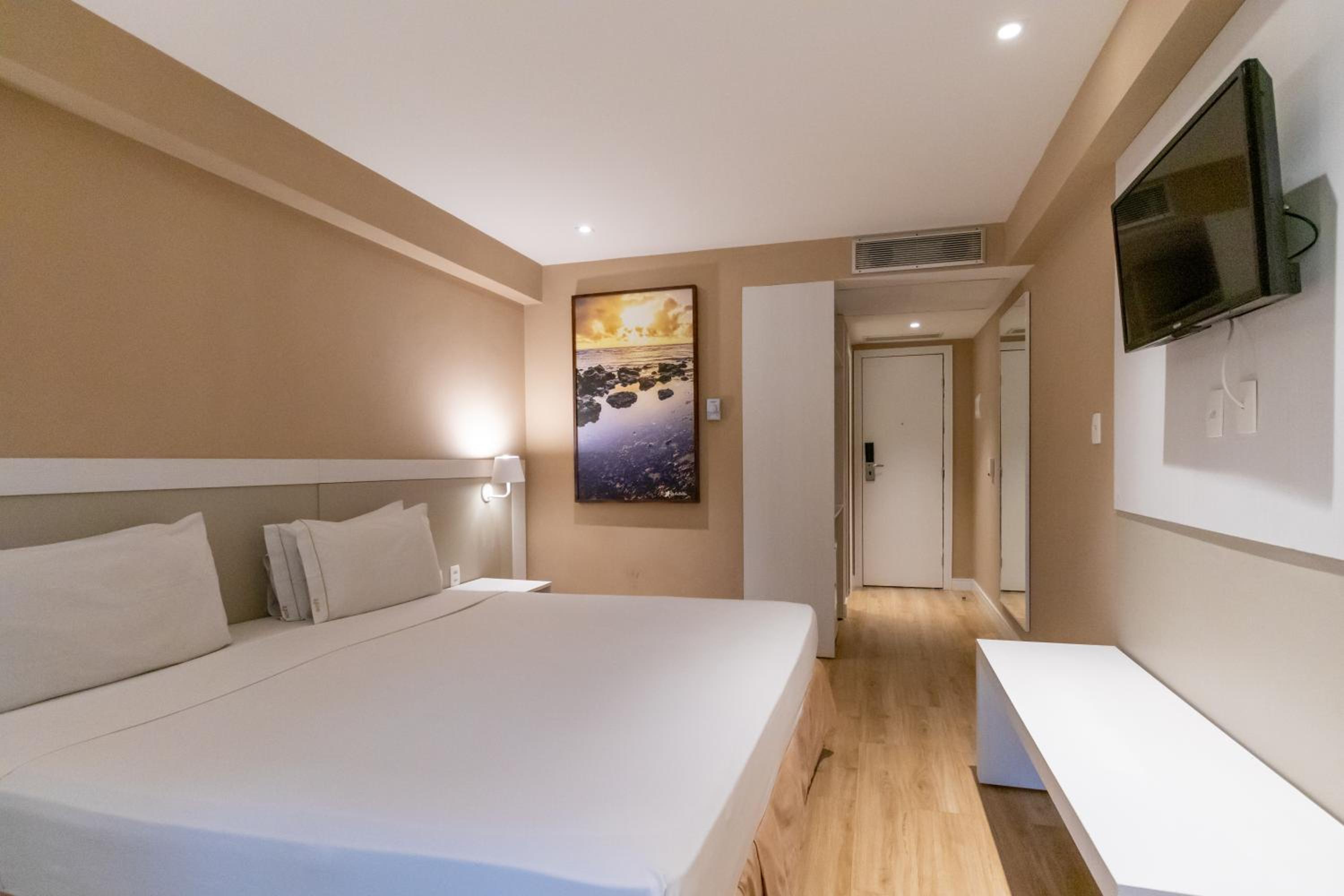 Standard Double or Twin Room - Photo 12