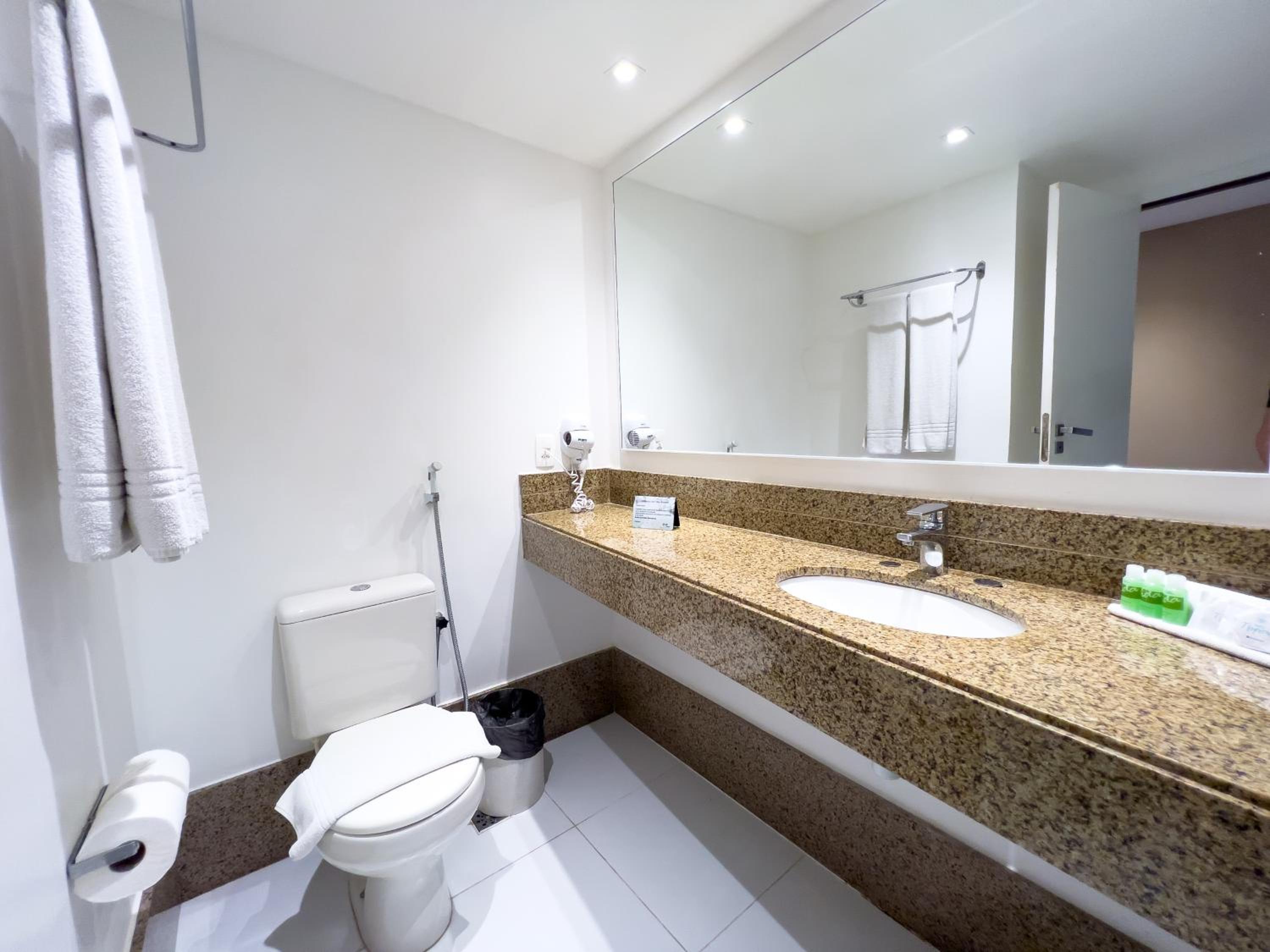 Standard Double or Twin Room - Photo 4