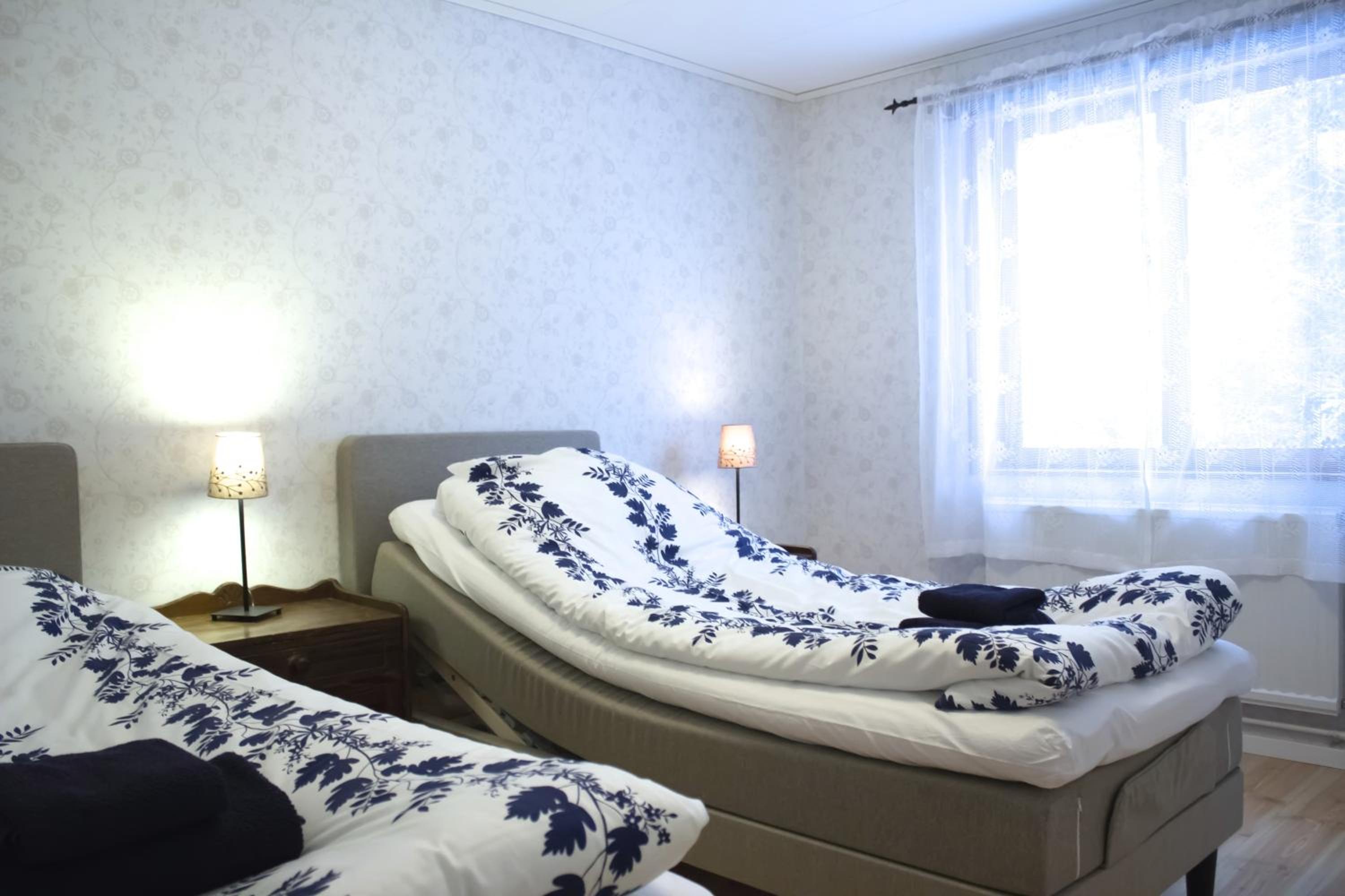 Twin Room - Disability Access - Photo 5